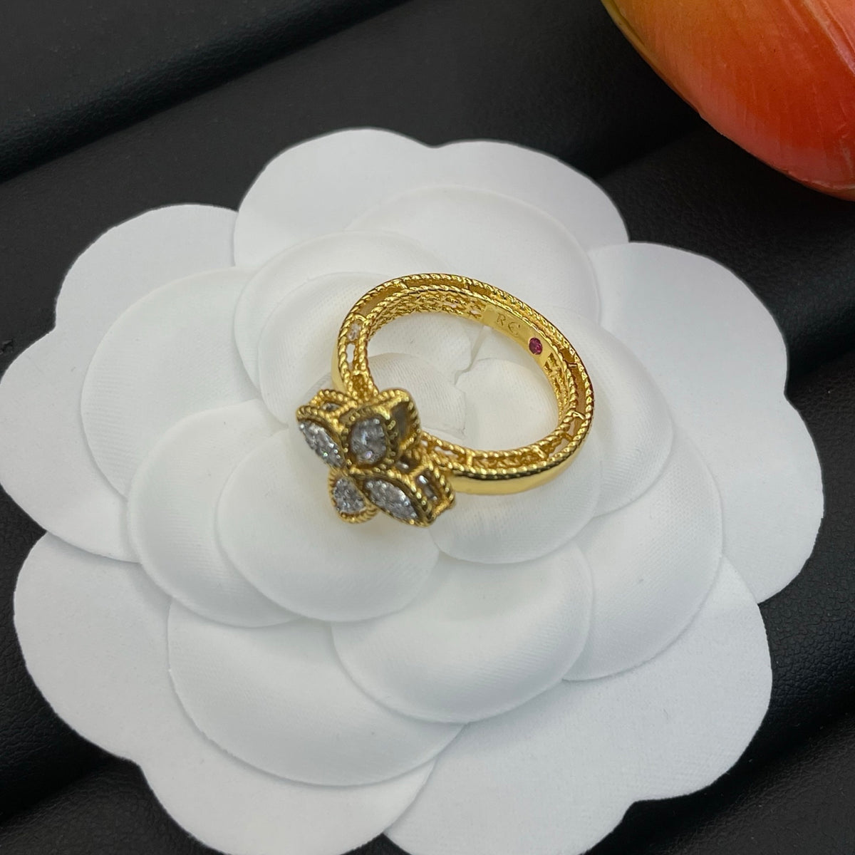 Roberto Coin four-petal crystal ring in Gold Tone, detail view 6
