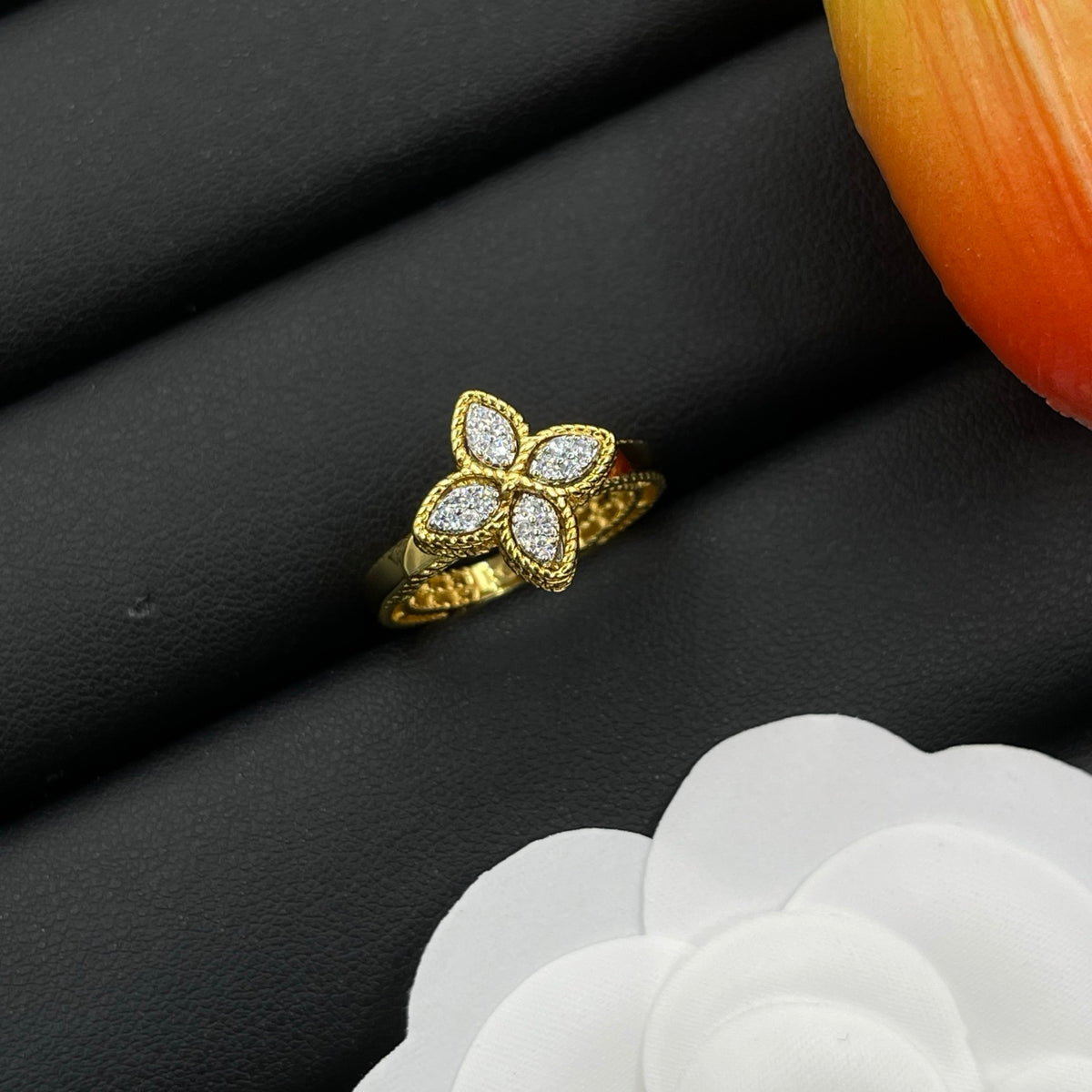 Roberto Coin four-petal crystal ring in Gold Tone, detail view 2