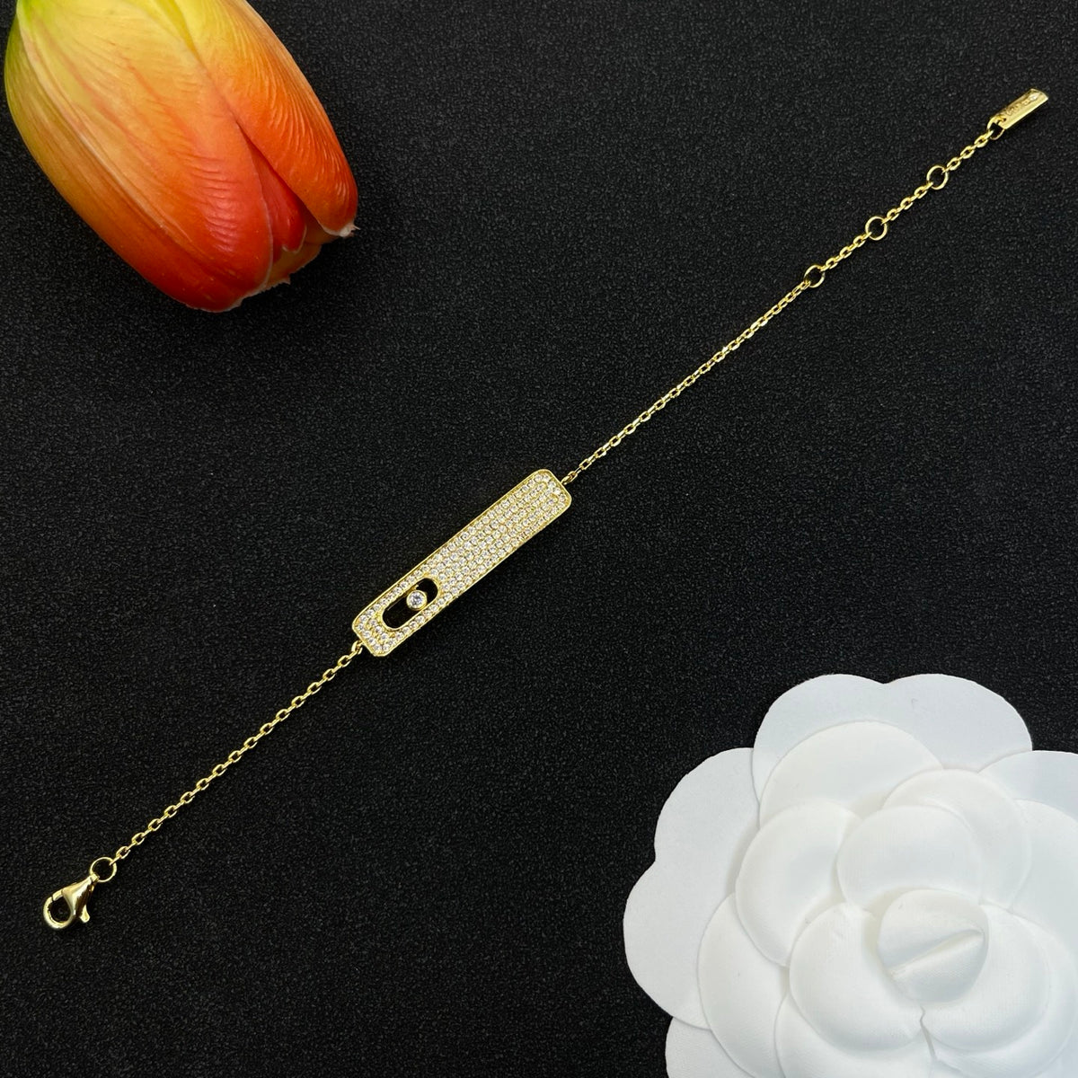Messika Pavé Long Bar Chain bracelet in Gold Tone, detail view 2