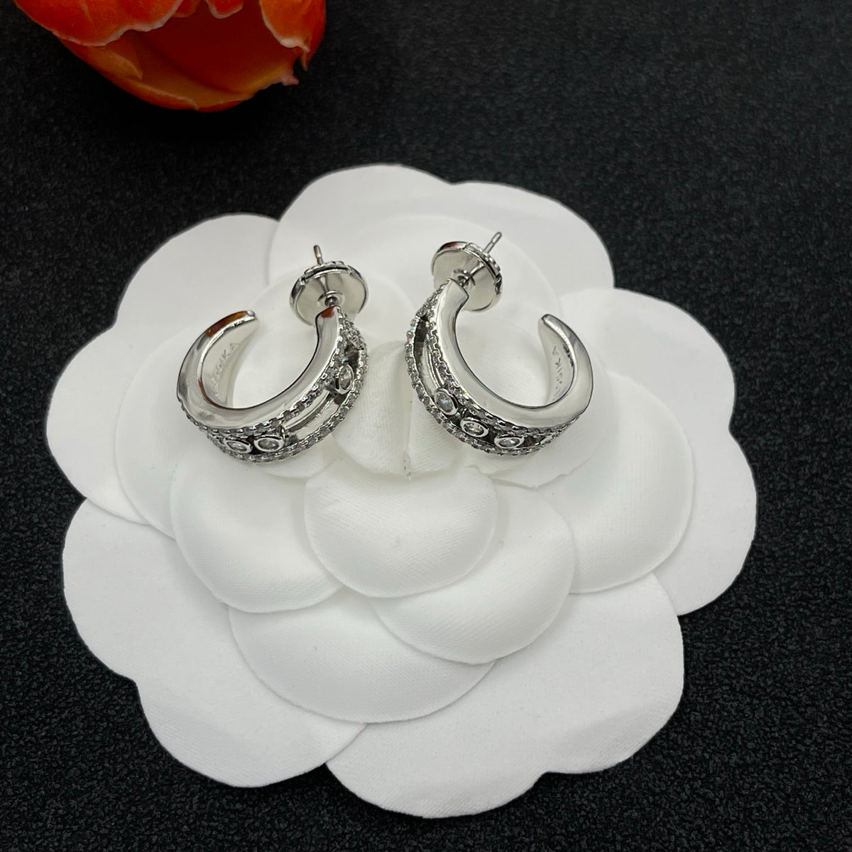 Messika Sculpted Link Hoop earrings in Silver Tone, detail view 9