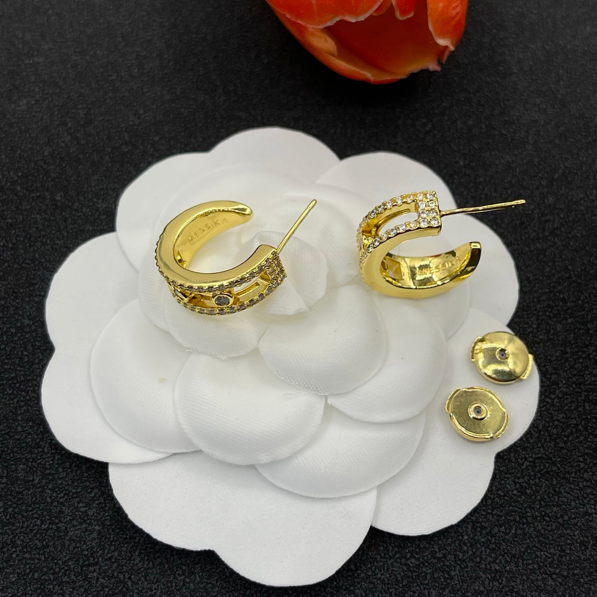 Messika Sculpted Link Hoop earrings in Gold Tone, detail view 5