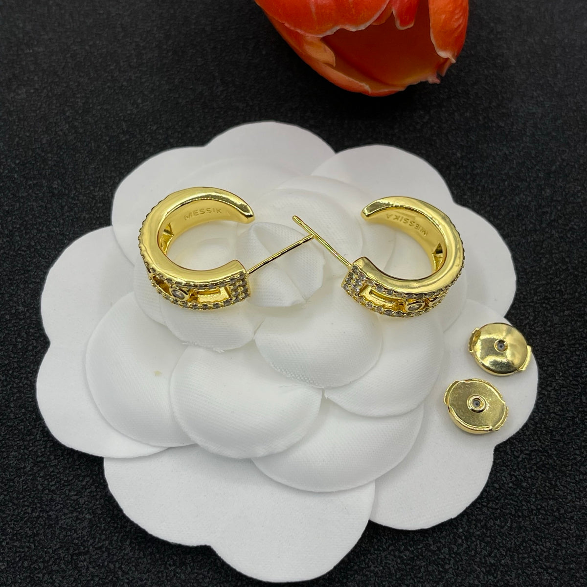 Messika Sculpted Link Hoop earrings in Gold Tone, detail view 6