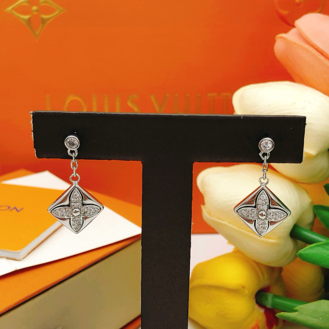 Louis Vuitton Tassel Silver-Tone Stud Earrings – Style 02 - image 5