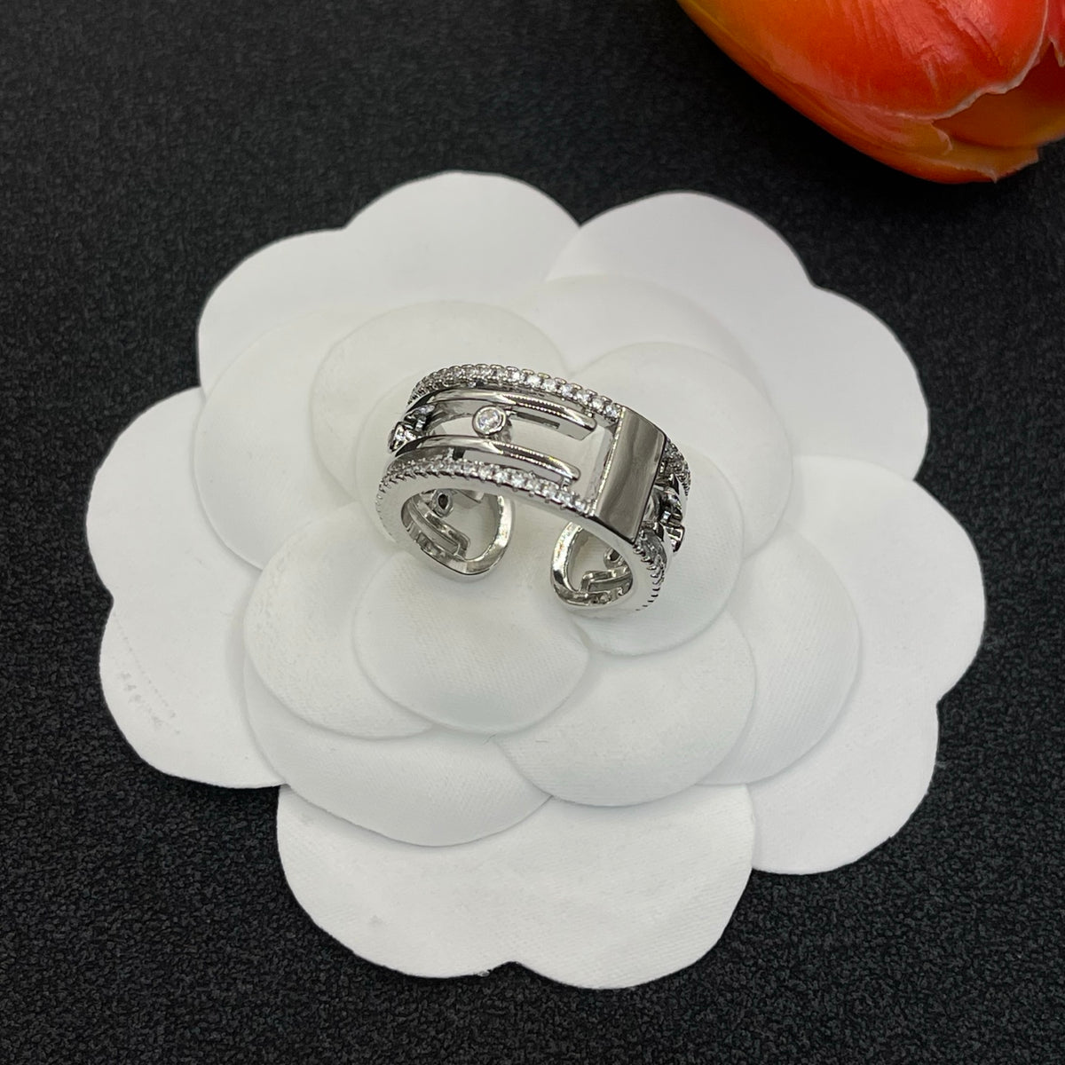 Messika Open Link Signet ring in Silver Tone, detail view 10
