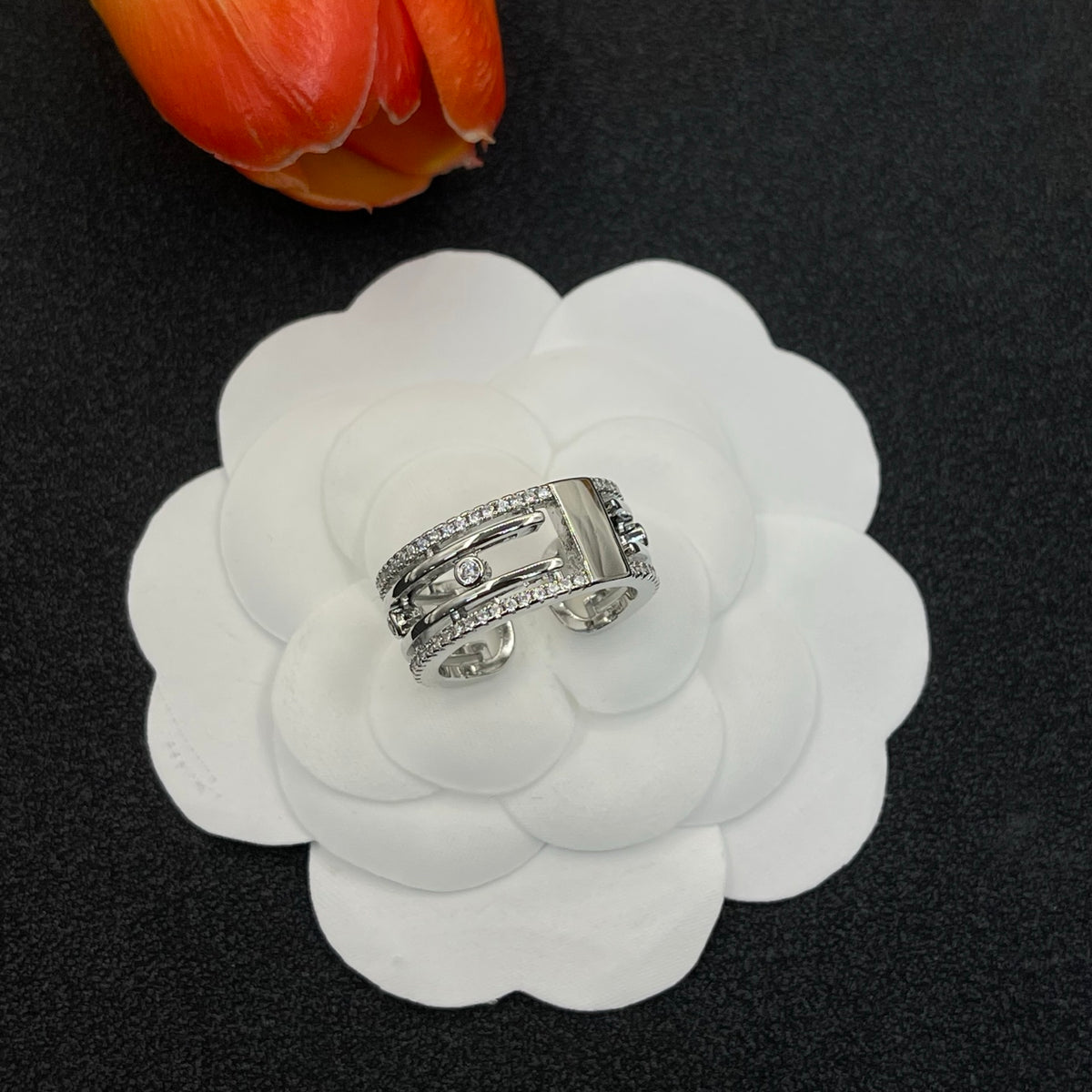 Messika Open Link Signet ring in Silver Tone, detail view 9