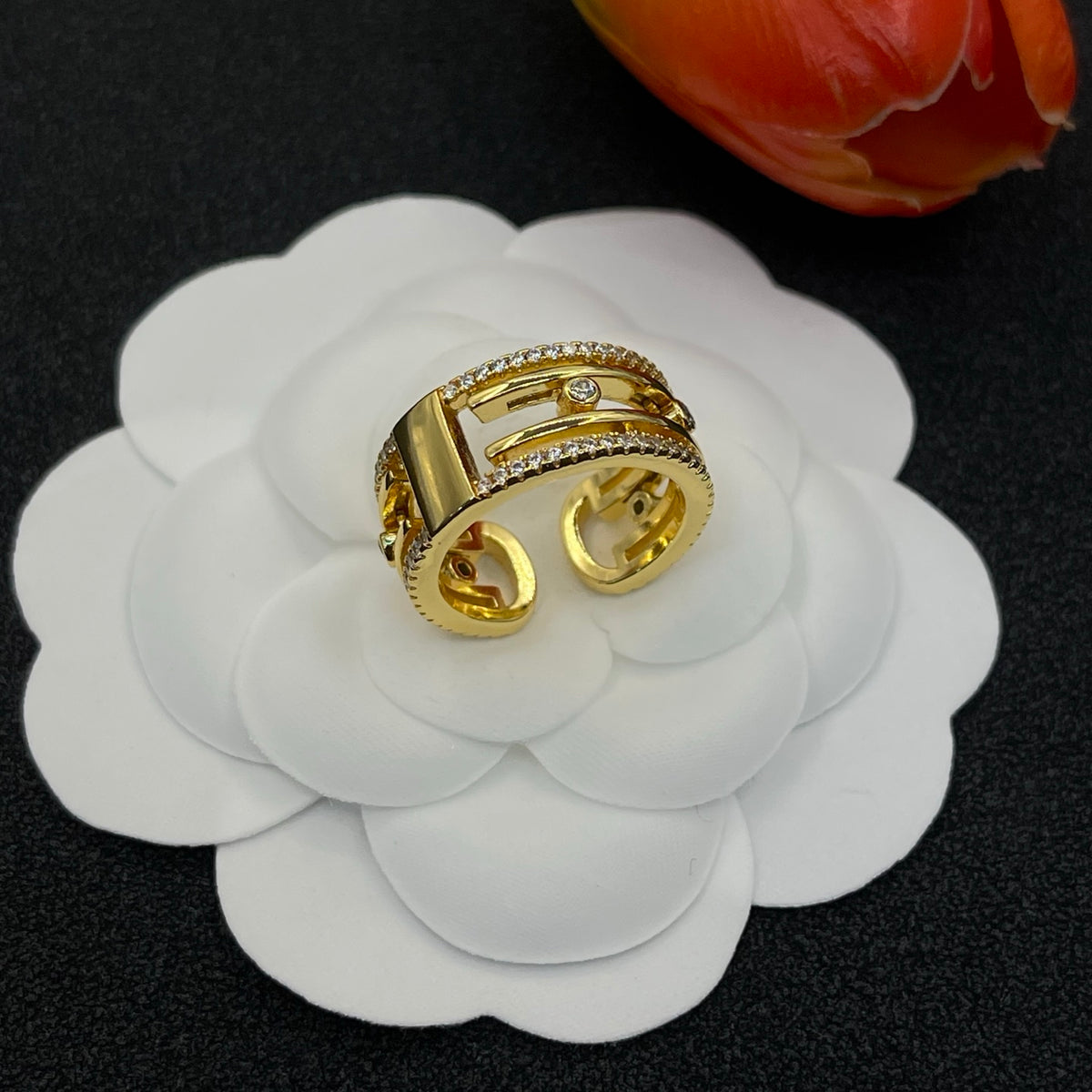 Messika Open Link Signet ring in Gold Tone, detail view 3