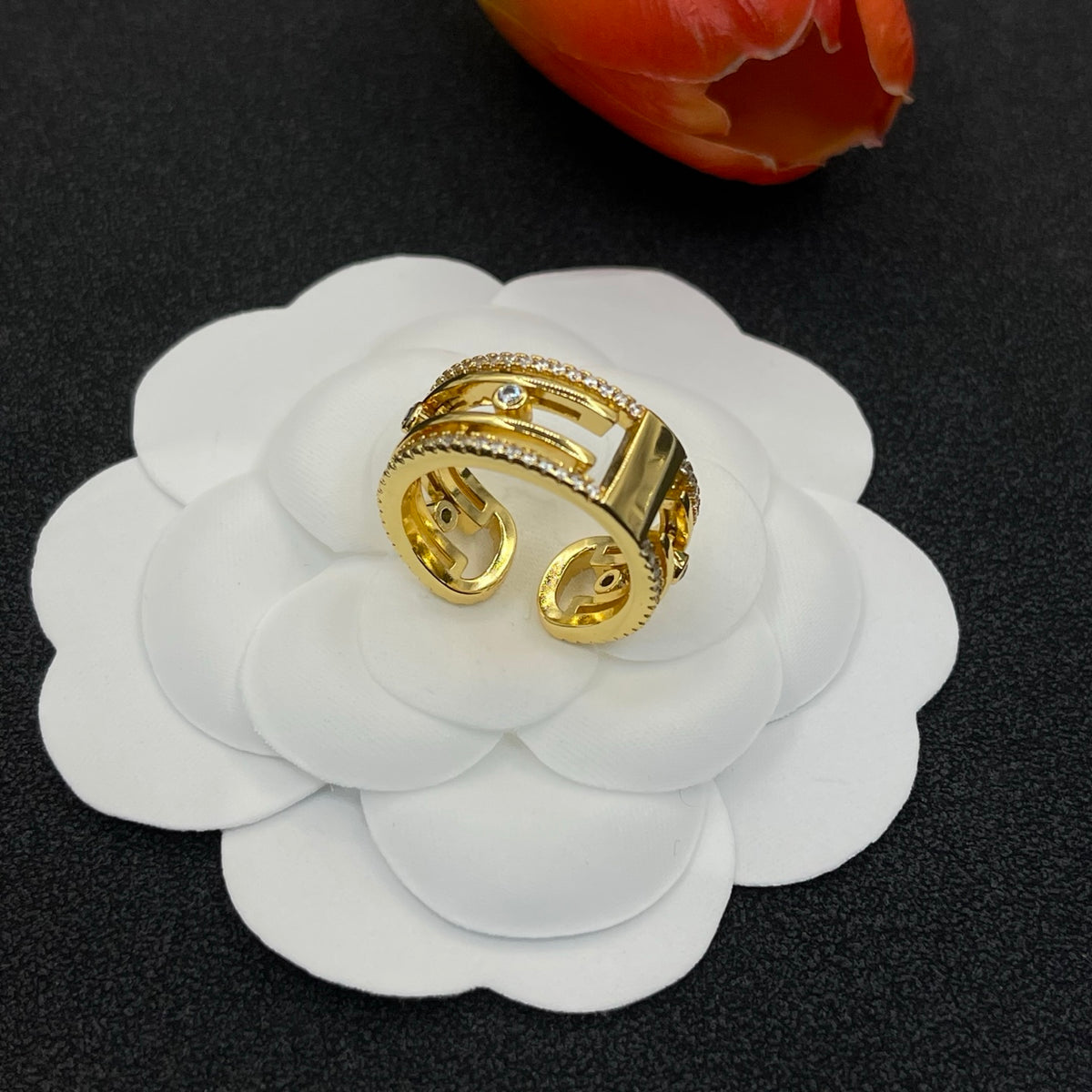 Messika Open Link Signet ring in Gold Tone, detail view 2