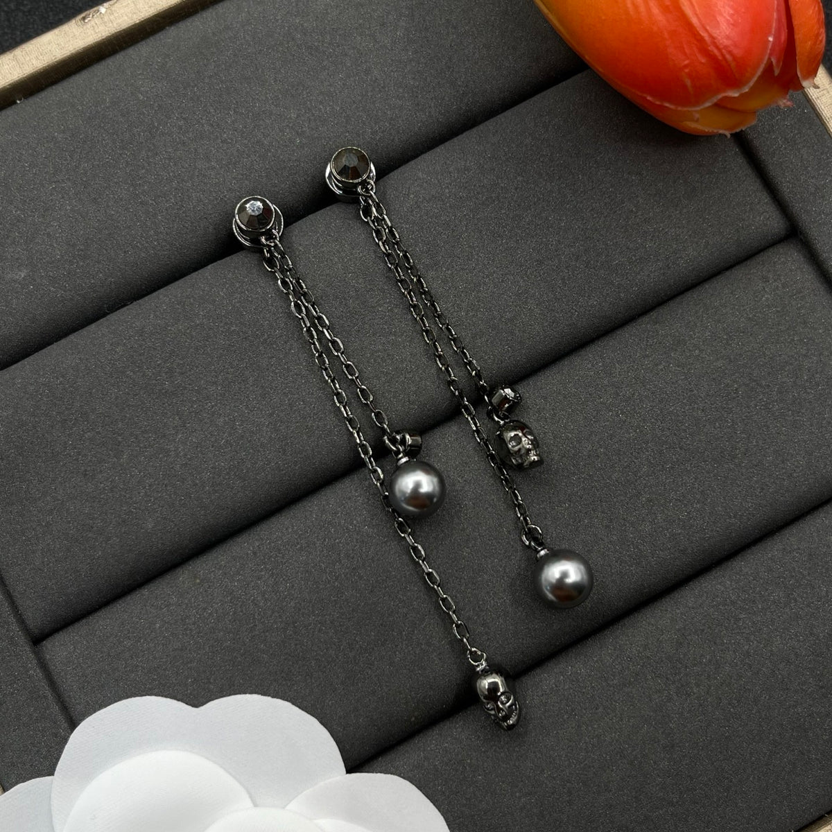 Alexander McQueen Black Pearl Chain Drop earrings in Black & Silver Tone, main view