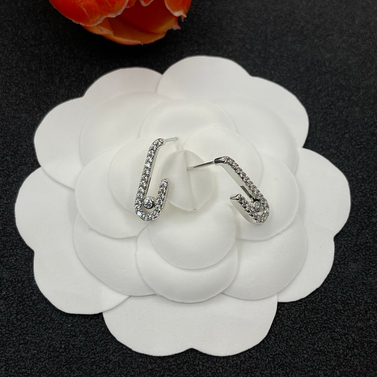 Messika Sculpted Link Hoop earrings in Silver Tone, detail view 9