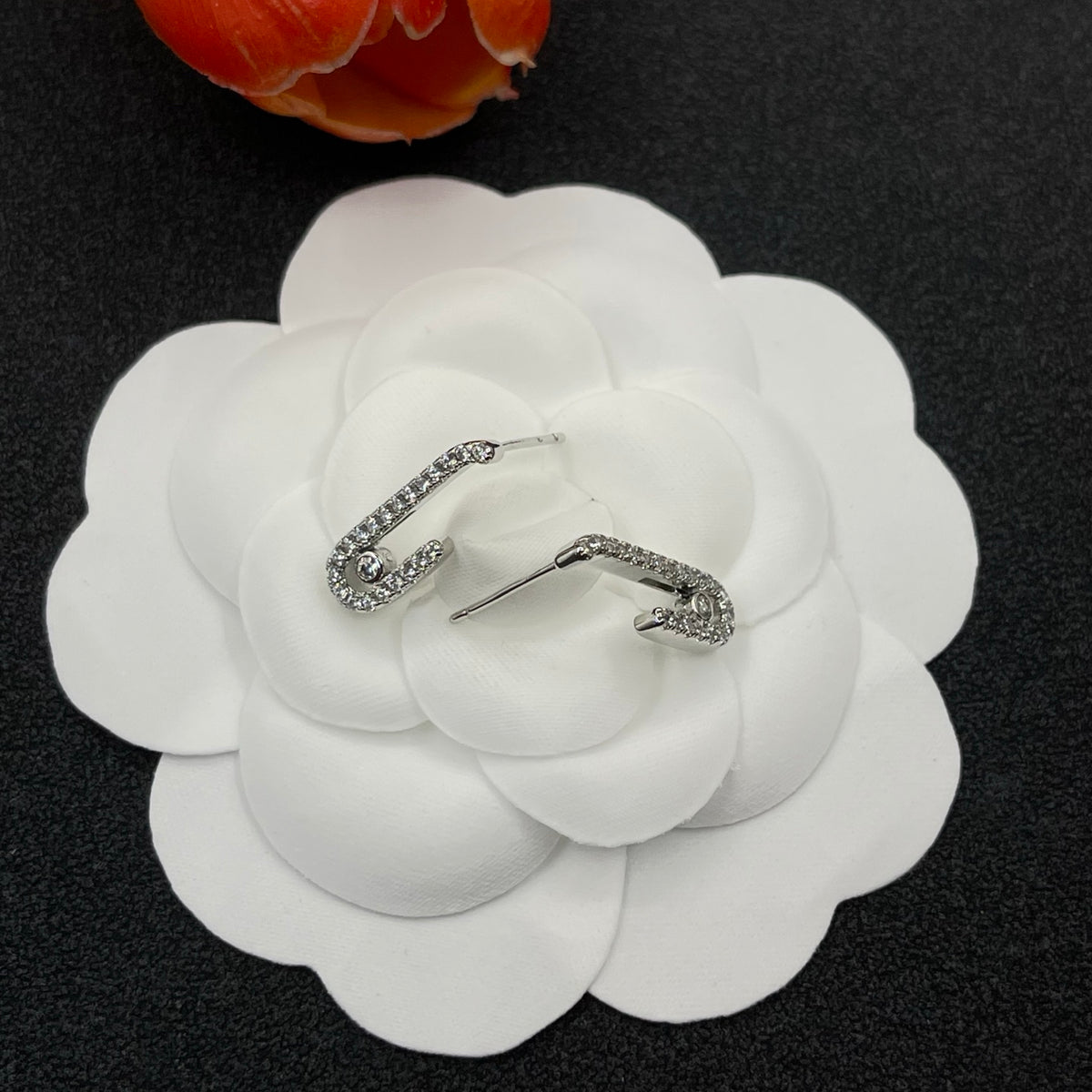 Messika Sculpted Link Hoop earrings in Silver Tone, detail view 10