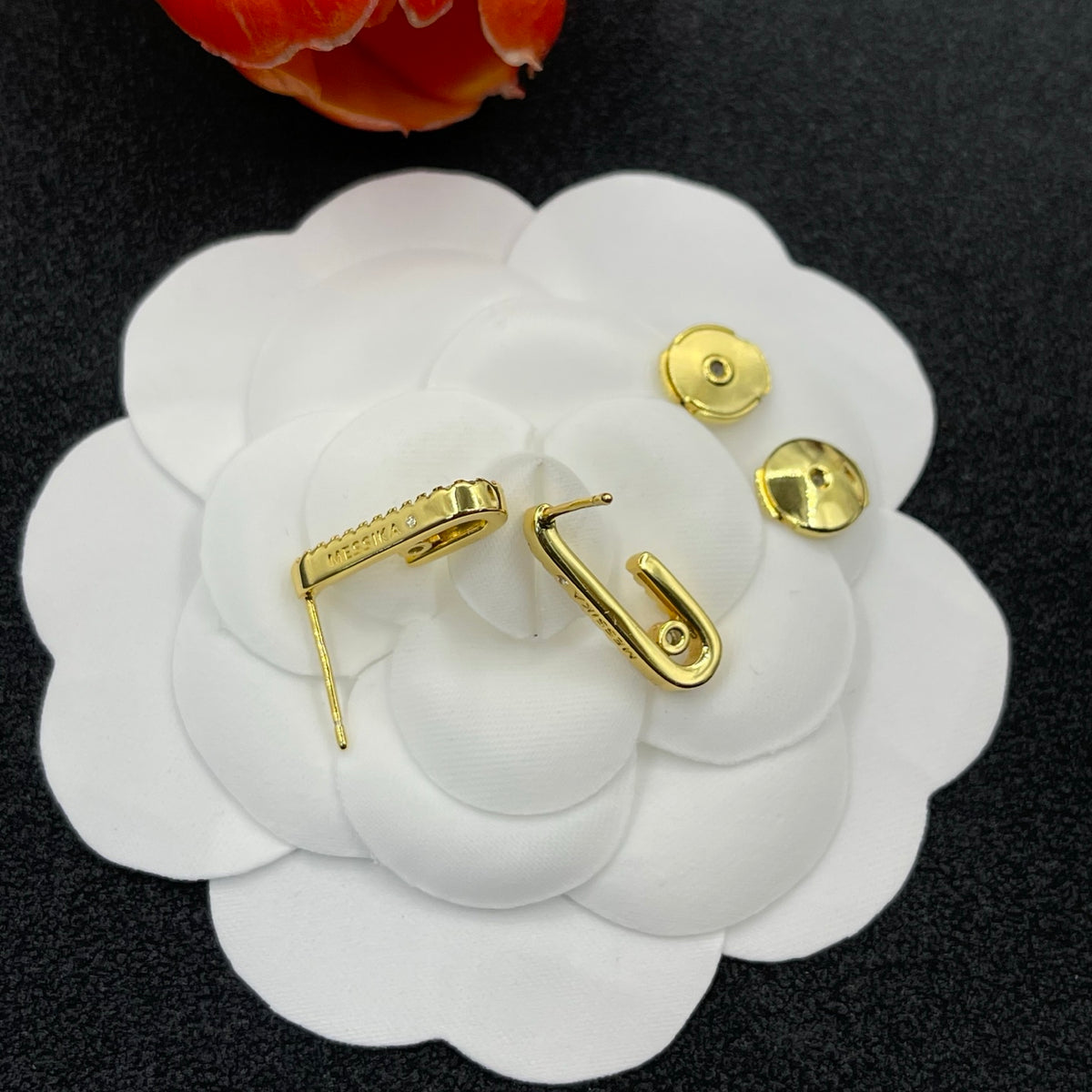 Messika Sculpted Link Hoop earrings in Gold Tone, detail view 5