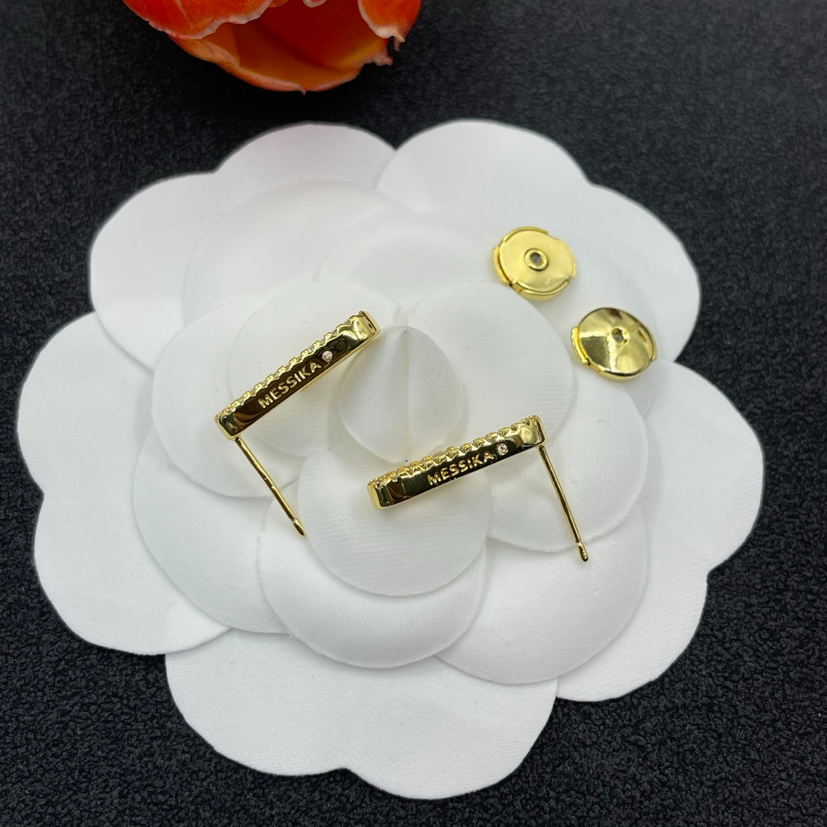 Messika Sculpted Link Hoop earrings in Gold Tone, detail view 6