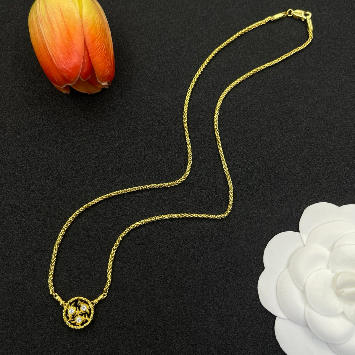 Buccellati round lace medallion necklace in Gold Tone, detail view 10