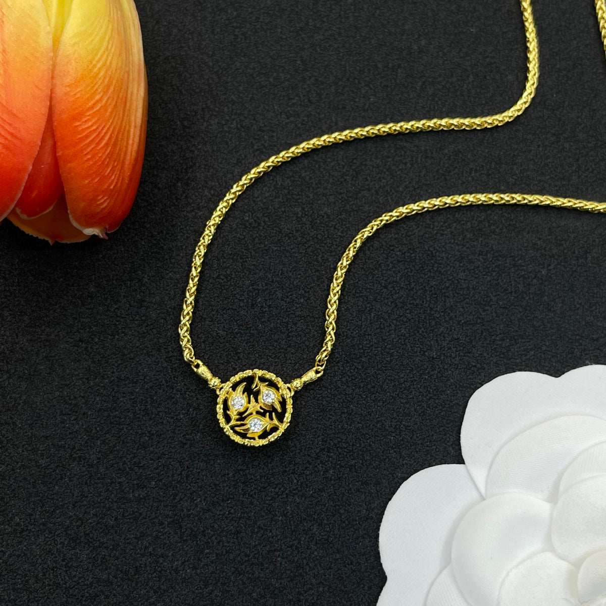 Buccellati round lace medallion necklace in Gold Tone, detail view 11