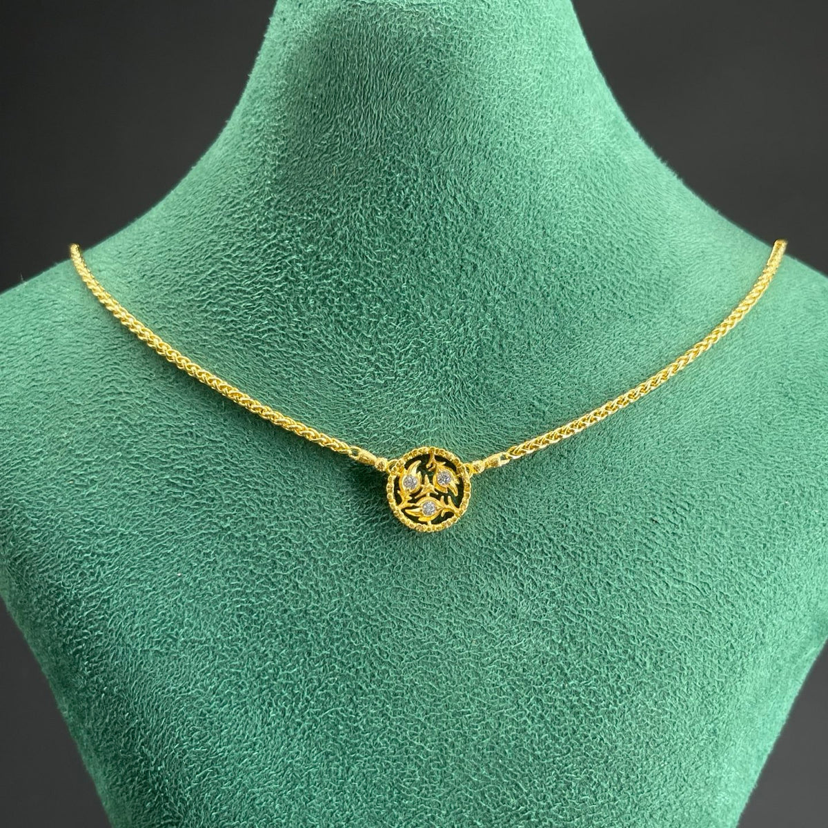 Buccellati round lace medallion necklace in Gold Tone, detail view 9