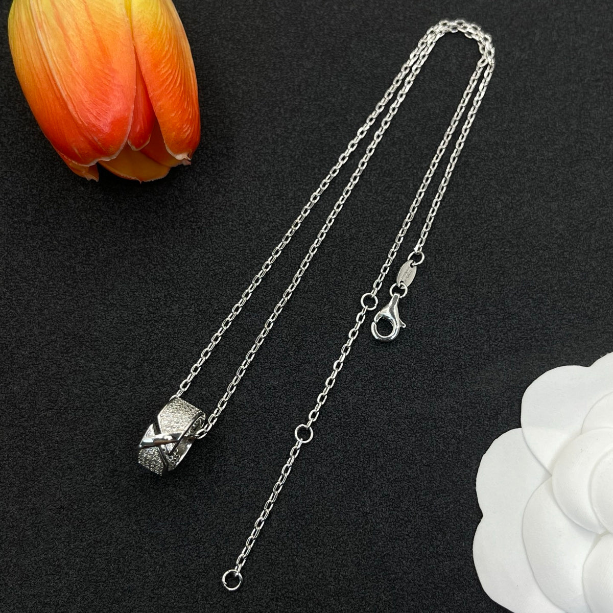 Chaumet faceted cube pendant necklace in Silver Tone, detail view 12