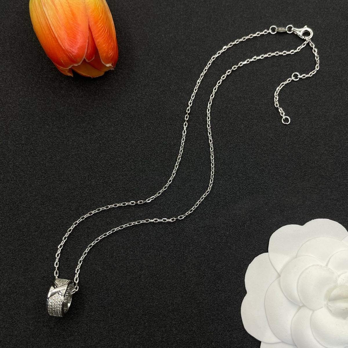 Chaumet faceted cube pendant necklace in Silver Tone, detail view 10