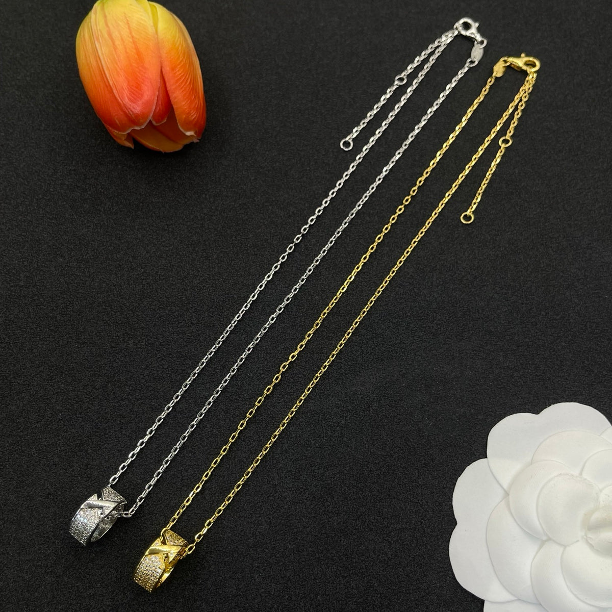 Chaumet faceted cube pendant necklace in Gold Tone, detail view 8