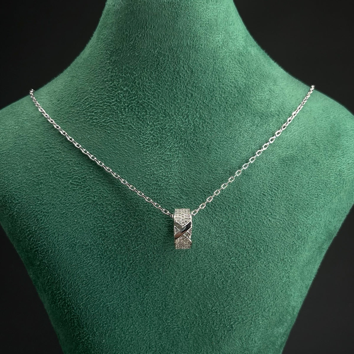 Chaumet faceted cube pendant necklace in Silver Tone, detail view 9