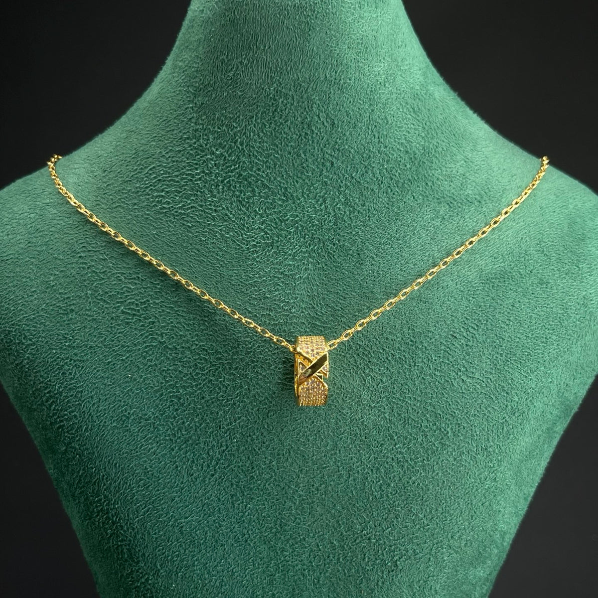 Chaumet faceted cube pendant necklace in Gold Tone, main view