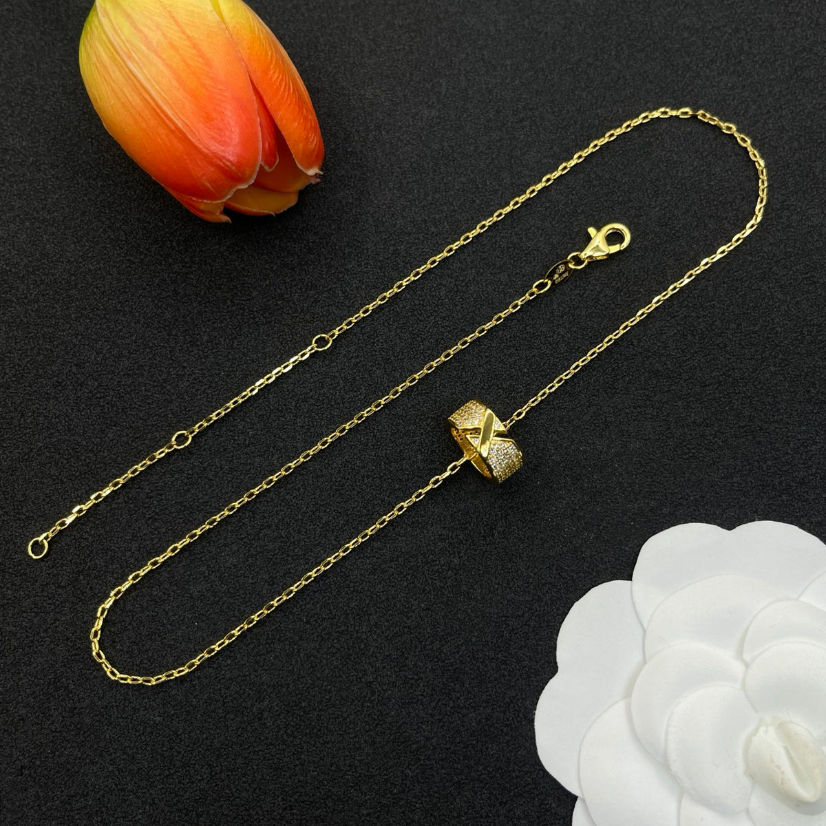 Chaumet faceted cube pendant necklace in Gold Tone, detail view 6