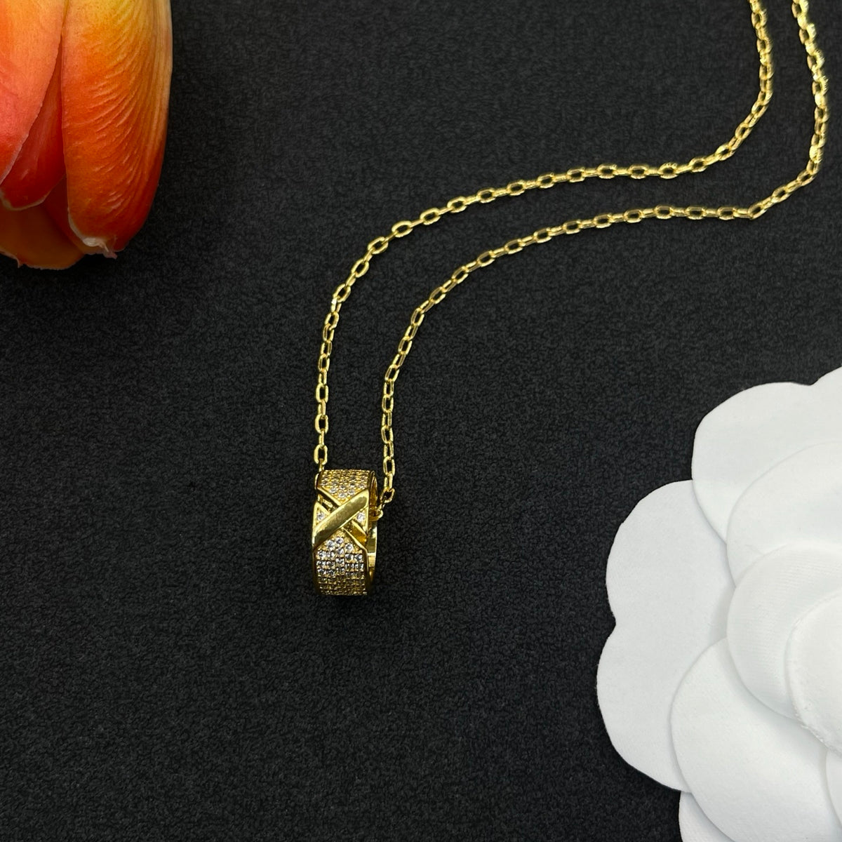 Chaumet faceted cube pendant necklace in Gold Tone, detail view 3