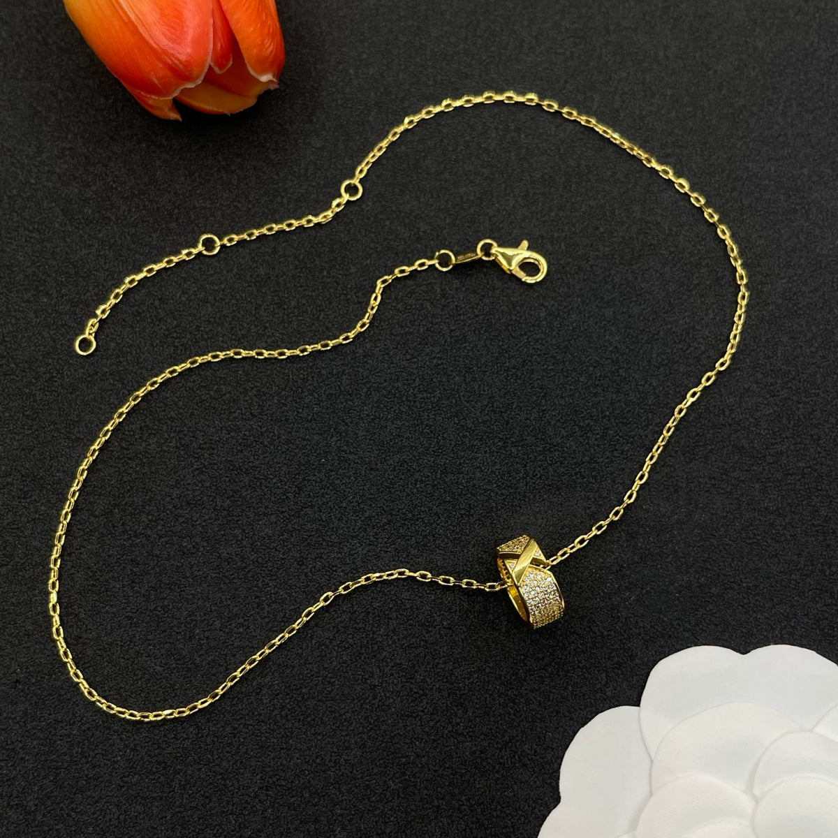 Chaumet faceted cube pendant necklace in Gold Tone, detail view 5
