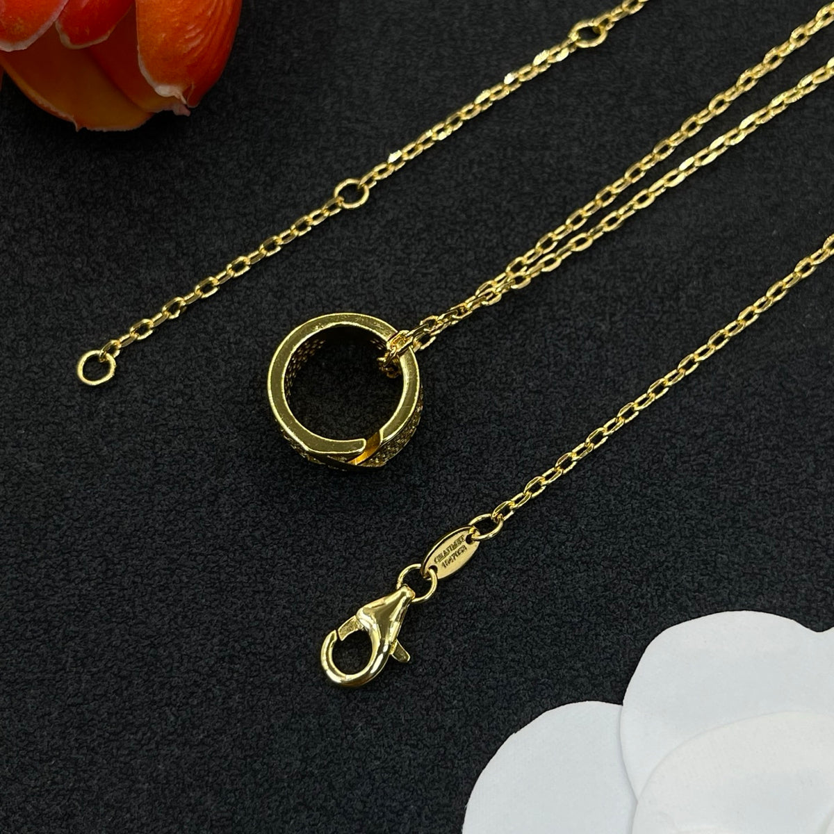 Chaumet faceted cube pendant necklace in Gold Tone, detail view 7