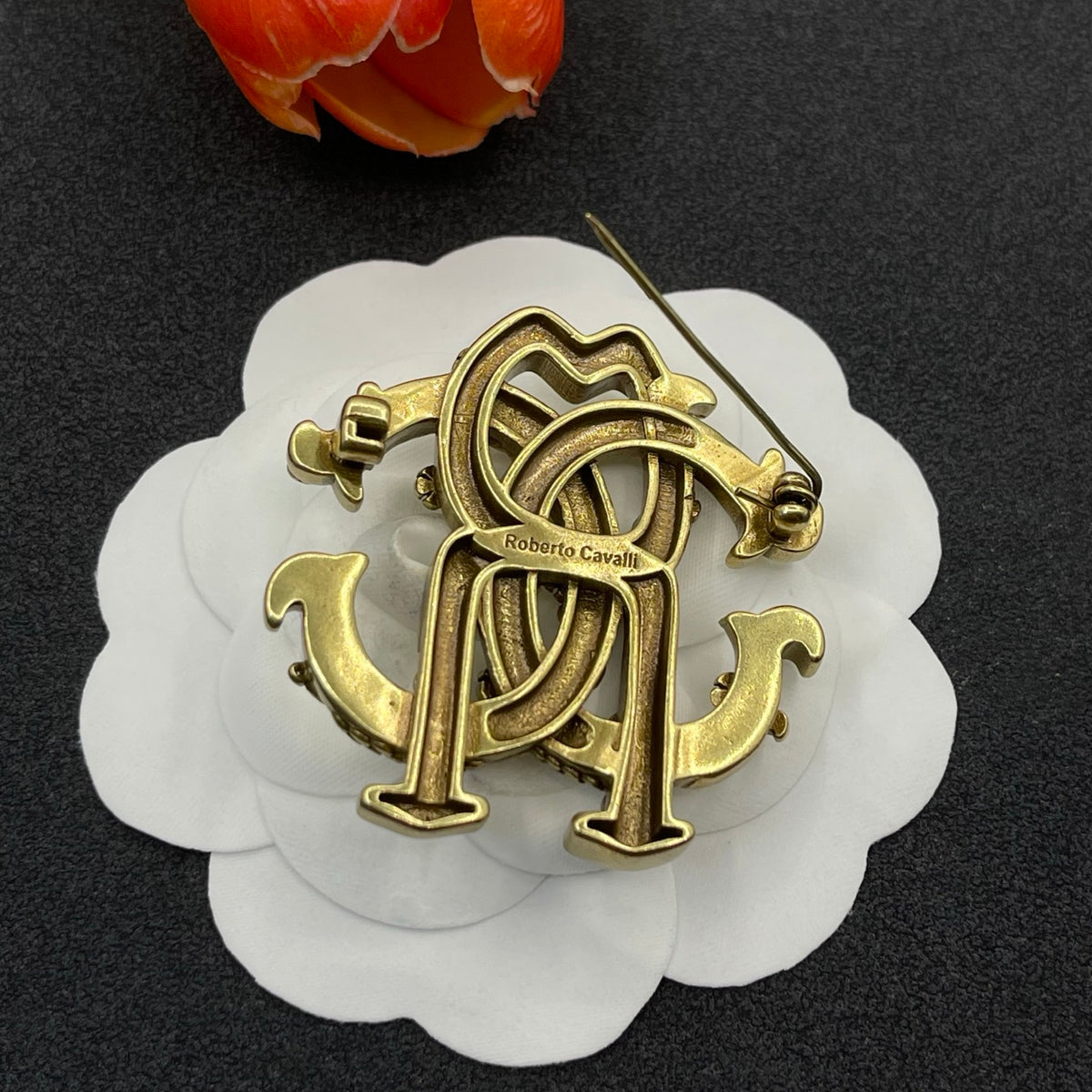 Roberto Cavalli sculpted RC monogram brooch in Antique Gold Tone, detail view 5