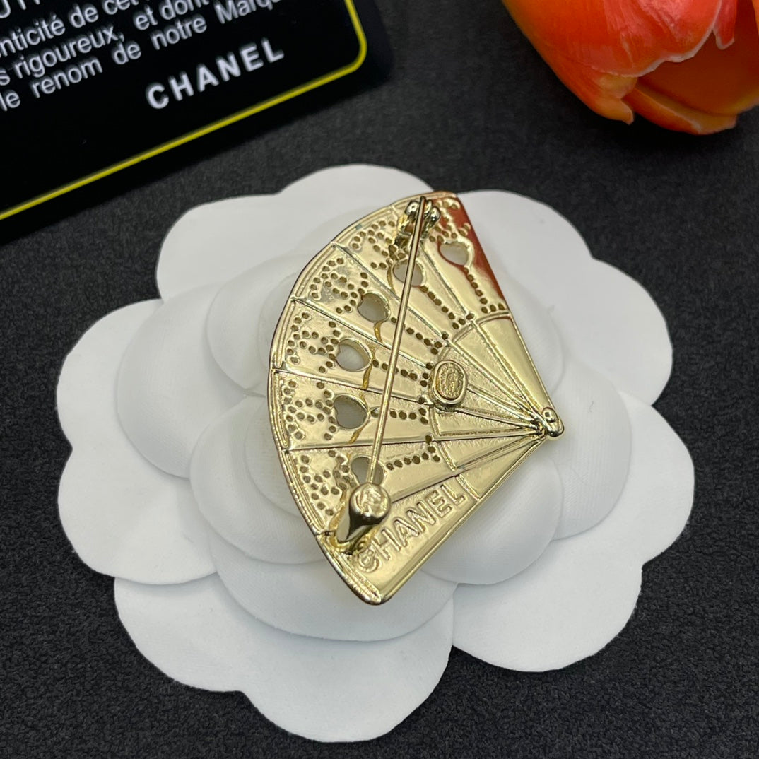 Chanel style brooches - product photo 6