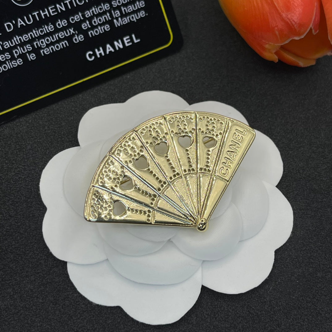 Chanel style brooches - product photo 2