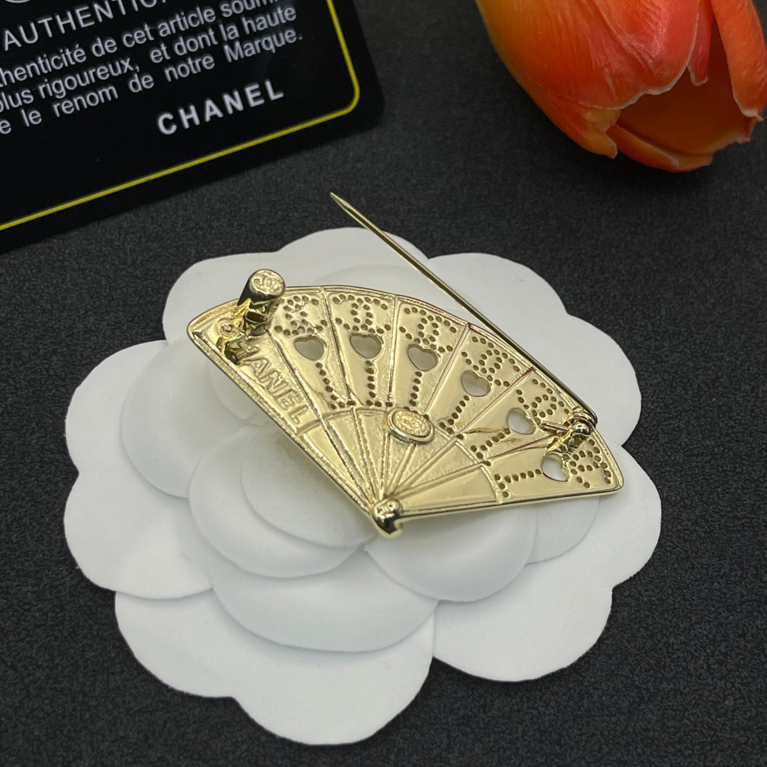 Chanel style brooches - product photo 5