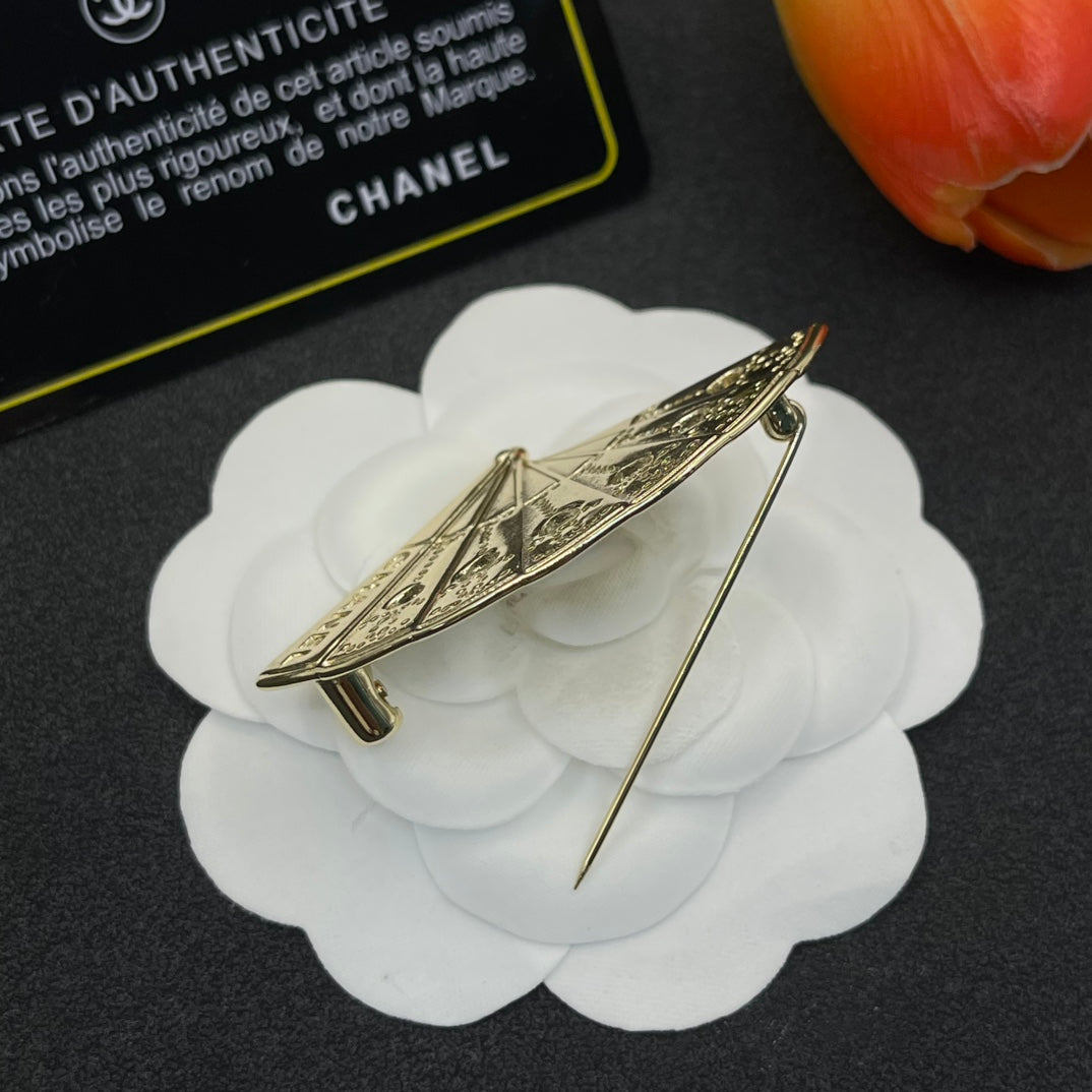 Chanel style brooches - product photo 4