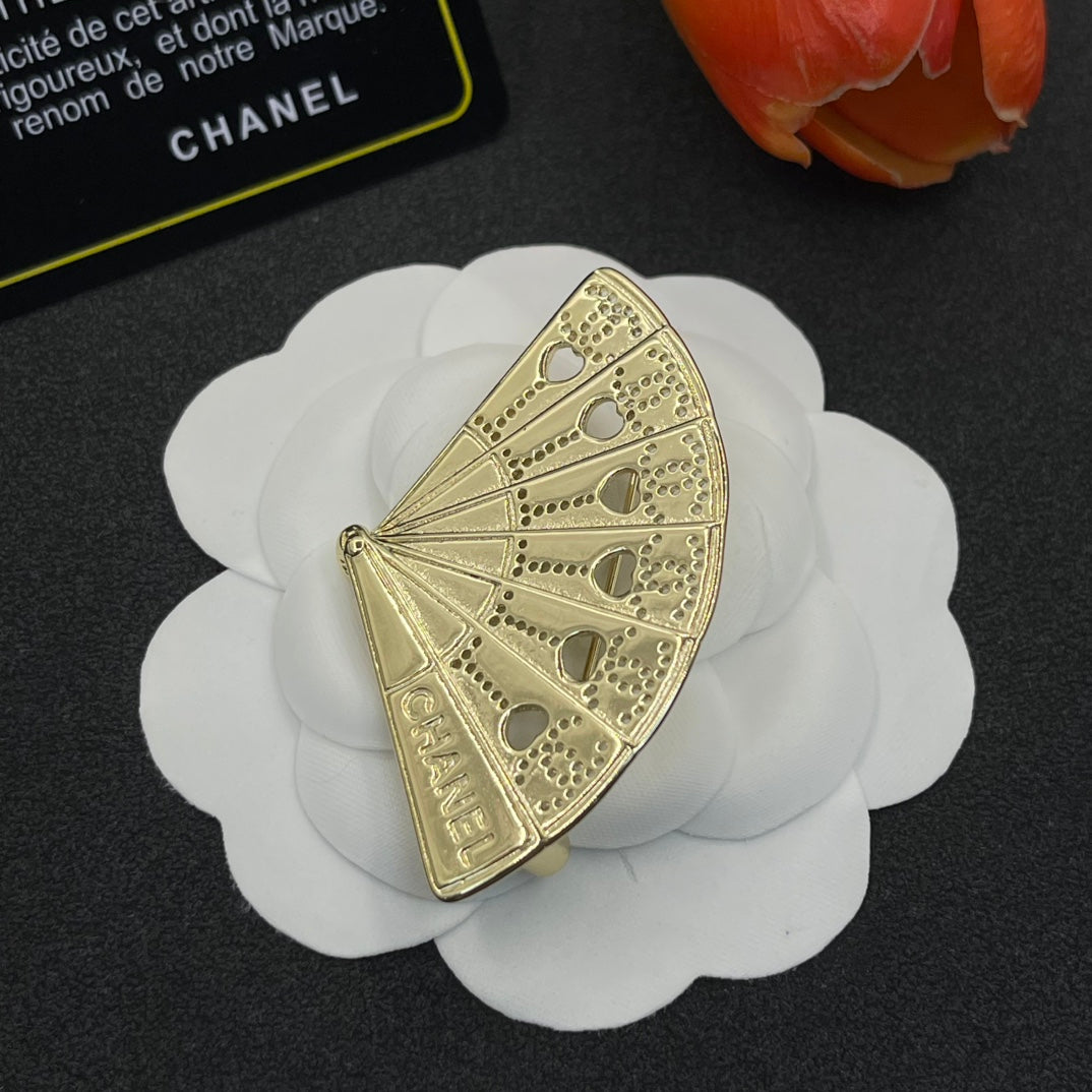Chanel style brooches - product photo 3