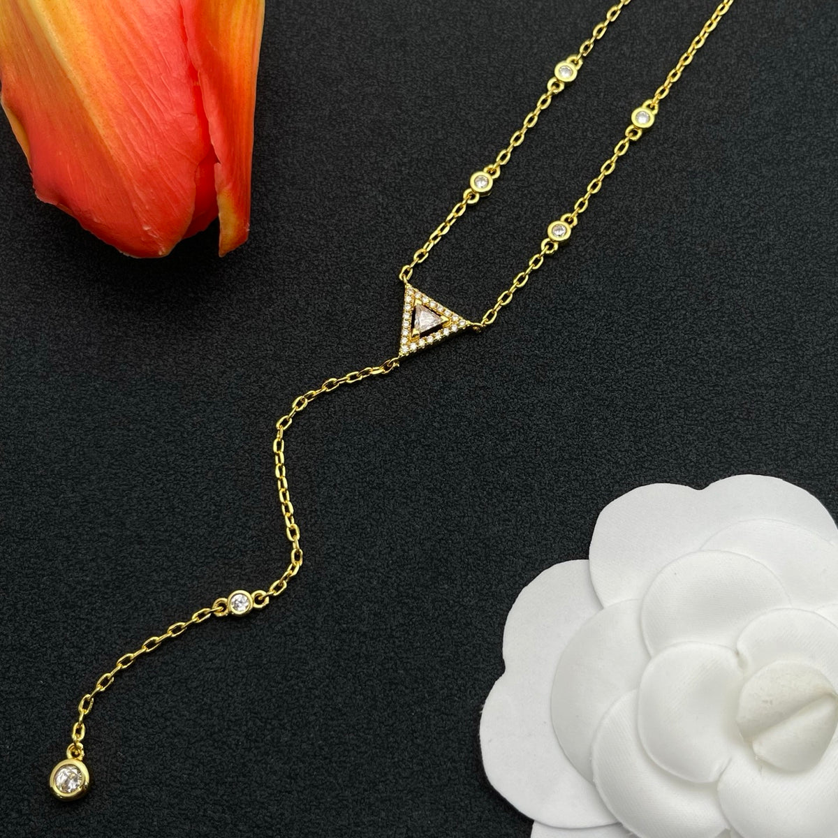 Messika Triangle Y-Drop necklace in Gold Tone, detail view 4