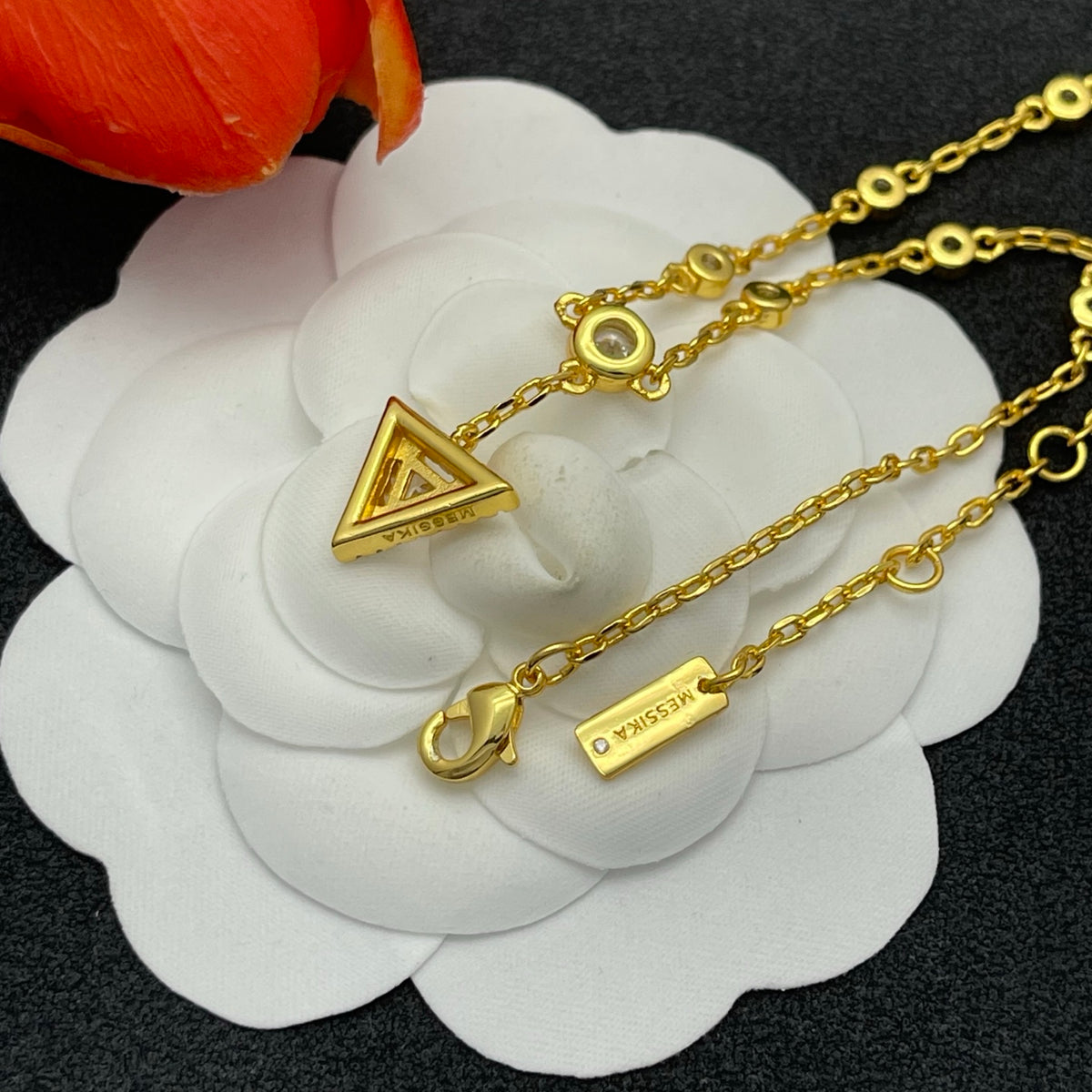 Messika Triangle Drop Chain bracelet in Gold Tone, detail view 7