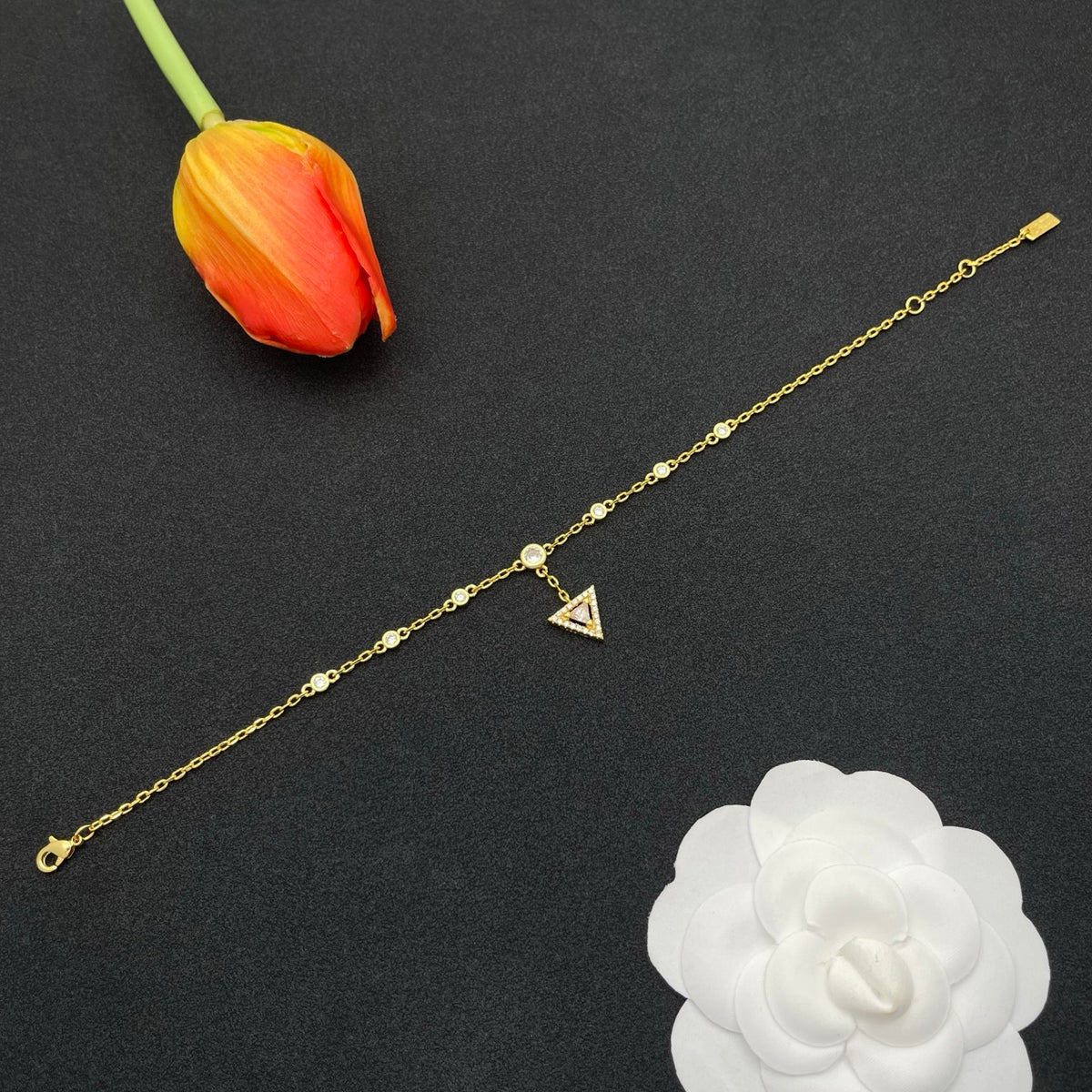 Messika Triangle Drop Chain bracelet in Gold Tone, detail view 2