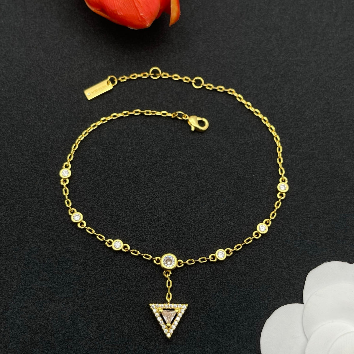 Messika Triangle Drop Chain bracelet in Gold Tone, detail view 6