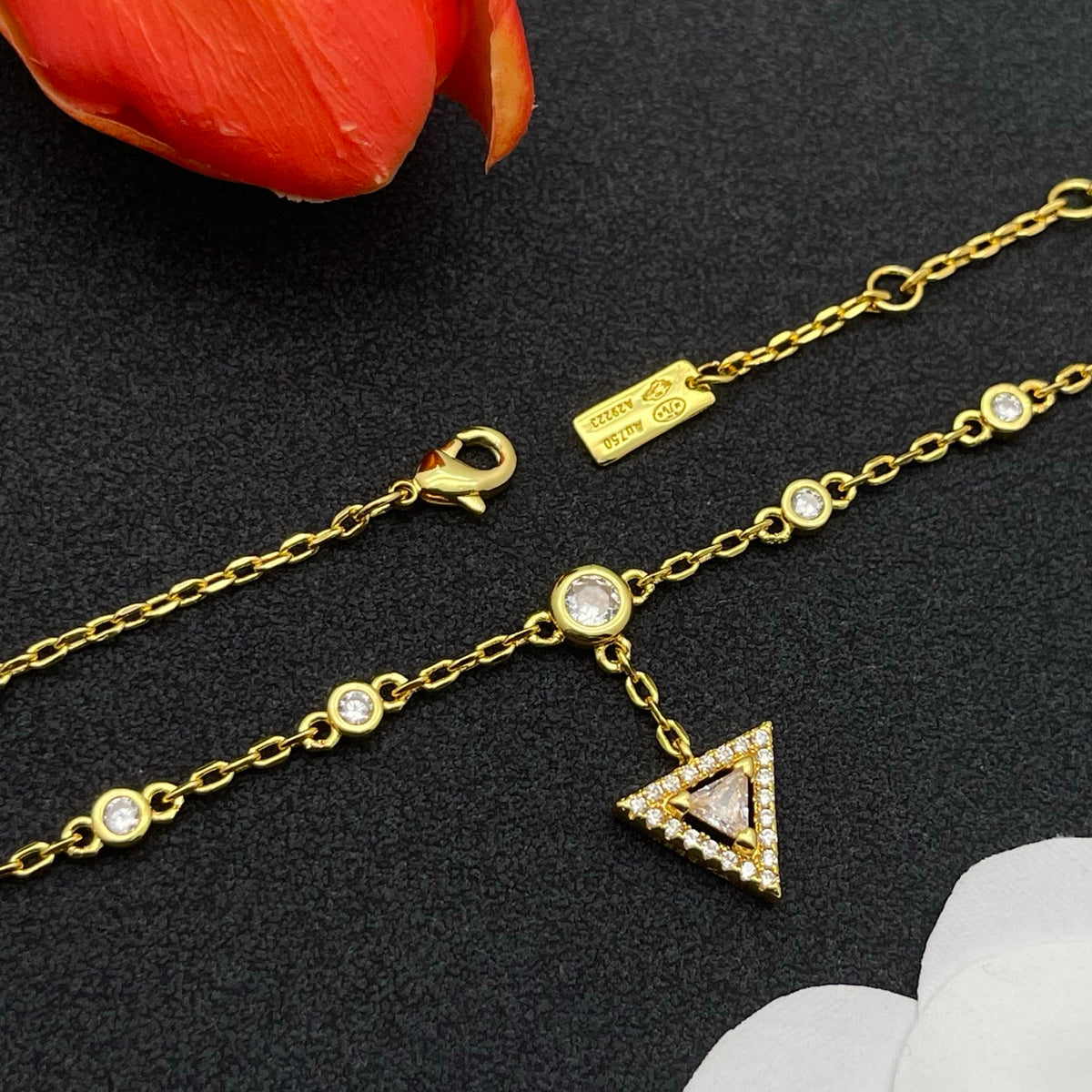 Messika Triangle Drop Chain bracelet in Gold Tone, detail view 5