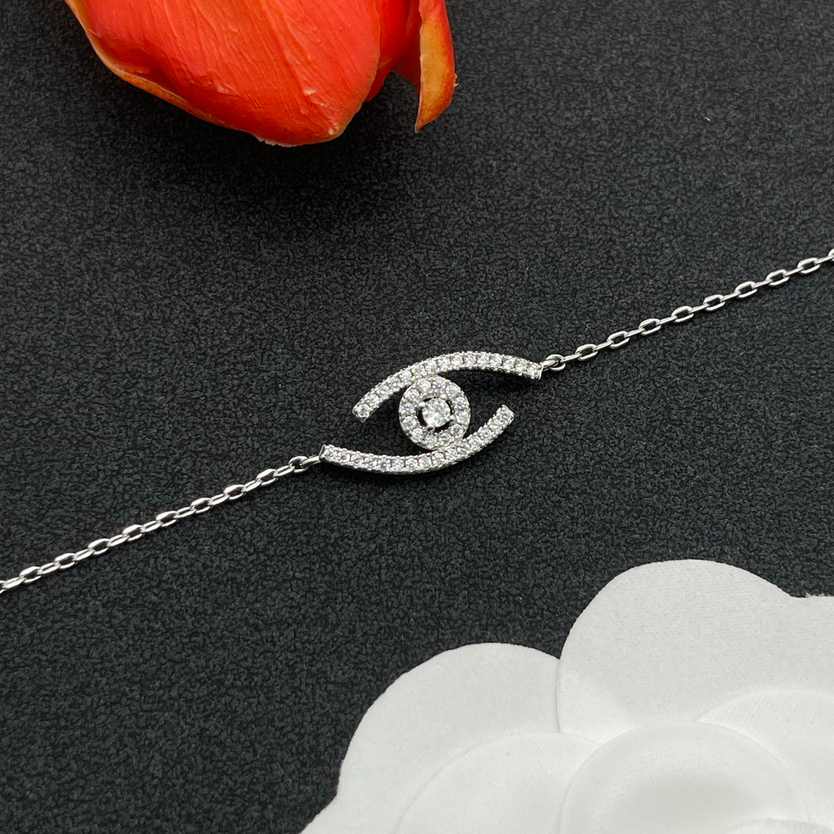 Messika Mini Eye Chain bracelet in Silver Tone, detail view 3