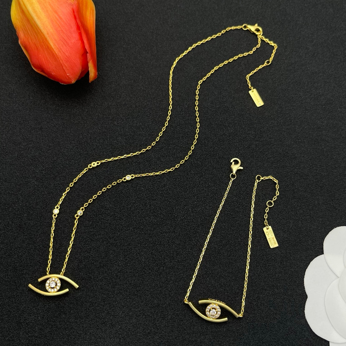Messika Eye Motif Chain bracelet in Gold Tone, detail view 8
