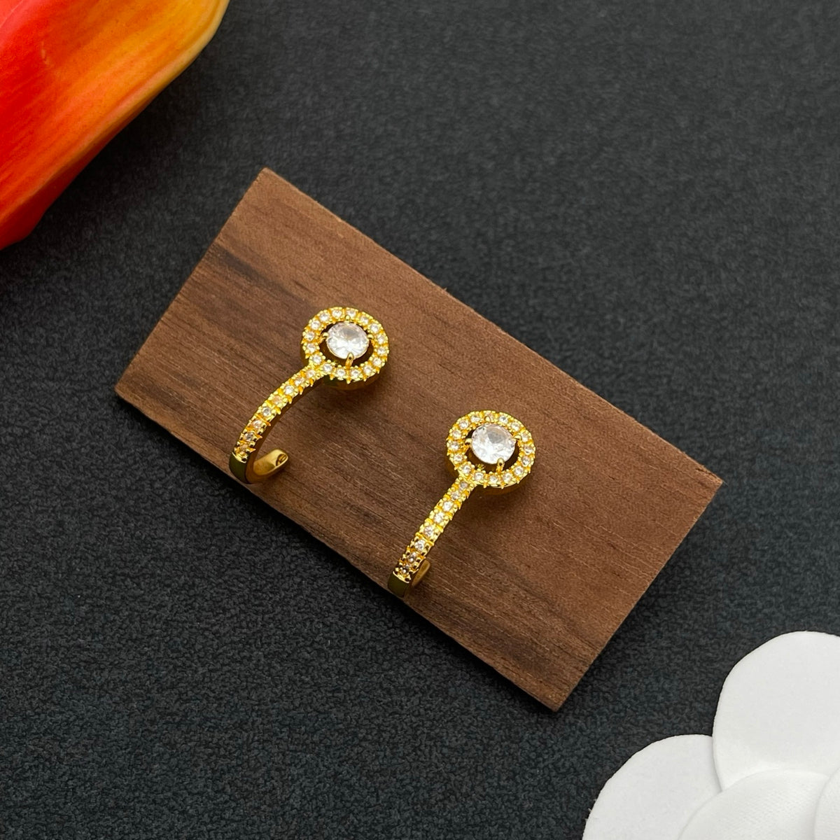 Messika Round Halo Drop earrings in Gold Tone, detail view 4