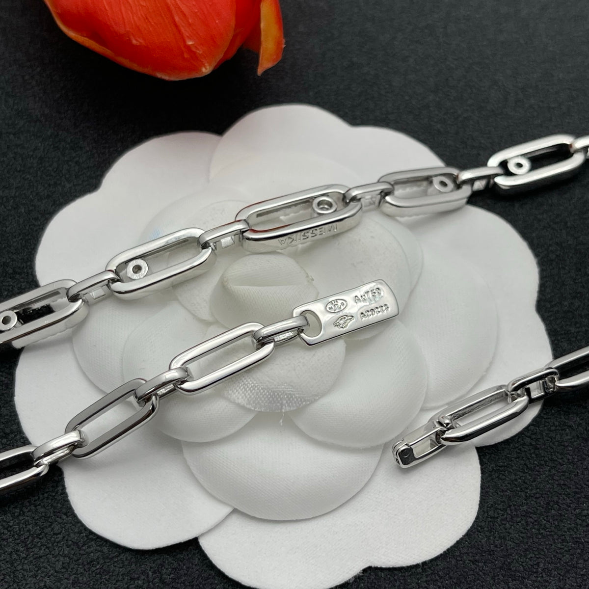 Messika Sculpted Link Chain necklace in Silver Tone, detail view 7
