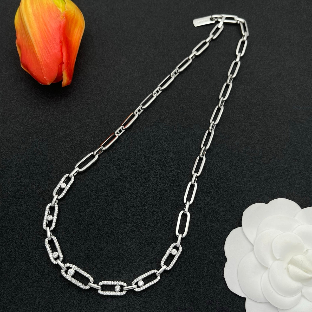 Messika Sculpted Link Chain necklace in Silver Tone, detail view 2