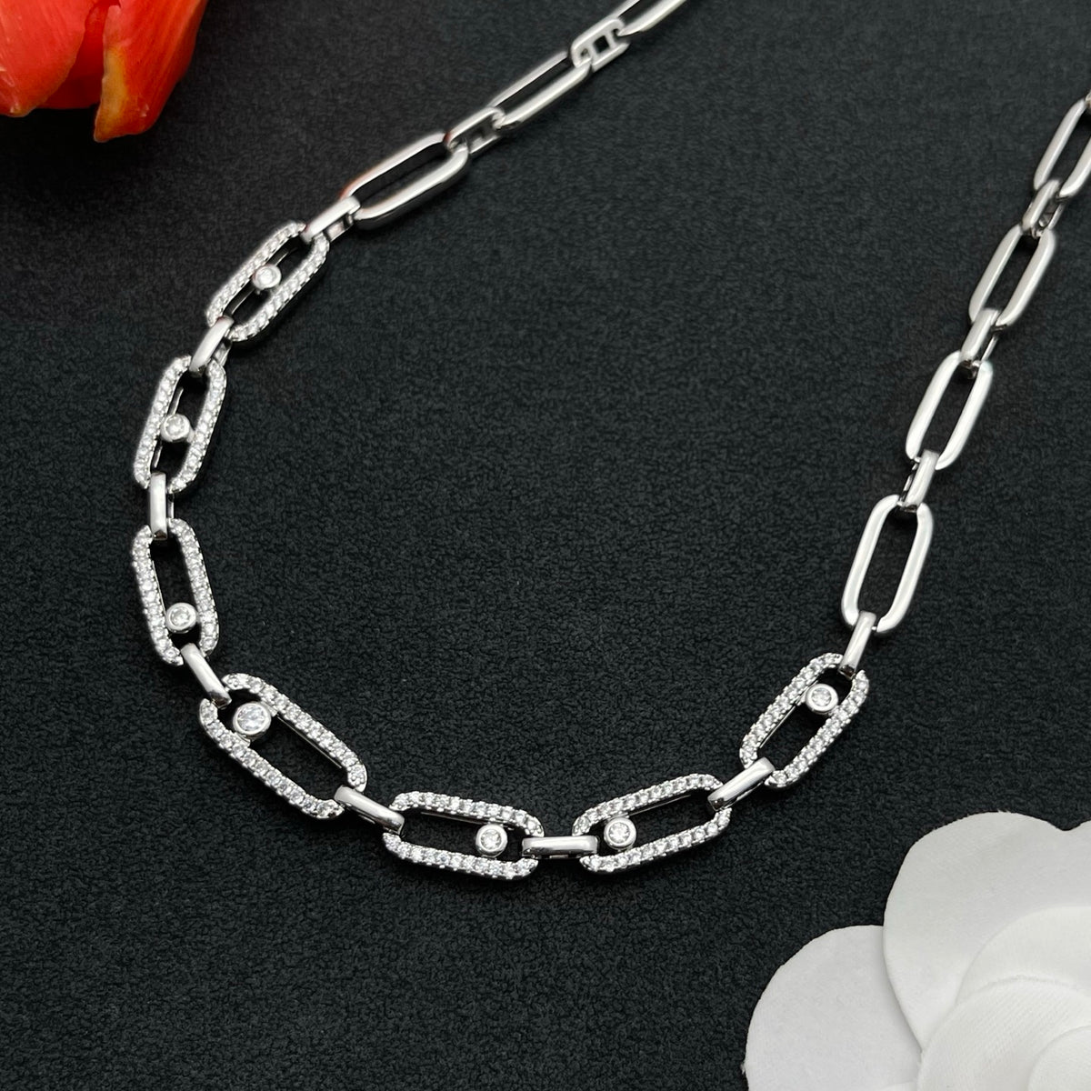 Messika Sculpted Link Chain necklace in Silver Tone, detail view 3
