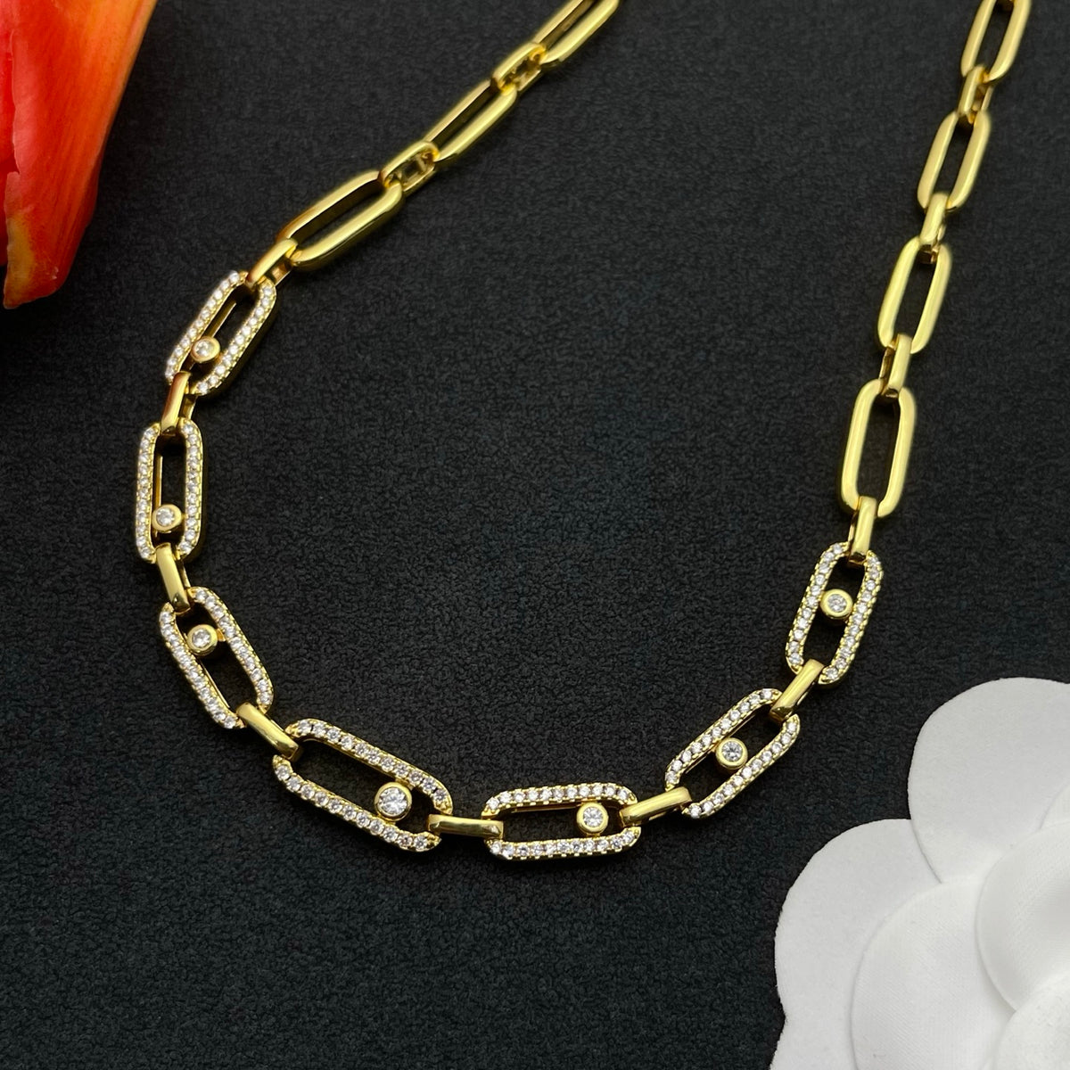 Messika Sculpted Link Chain necklace in Gold Tone, detail view 3