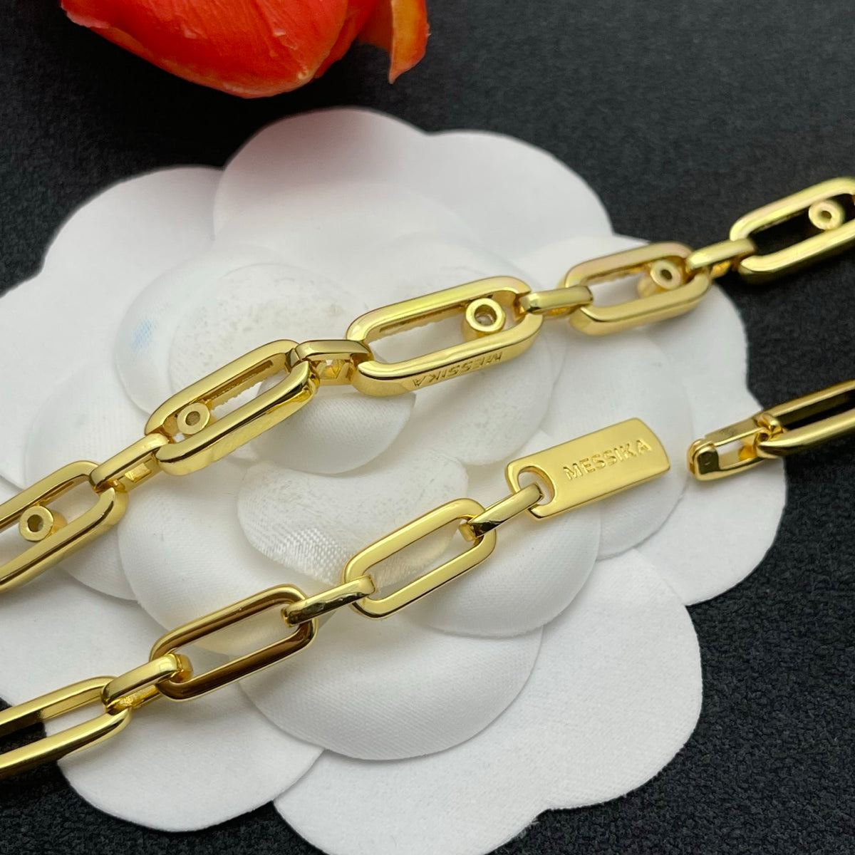 Messika Sculpted Link Chain necklace in Gold Tone, detail view 7
