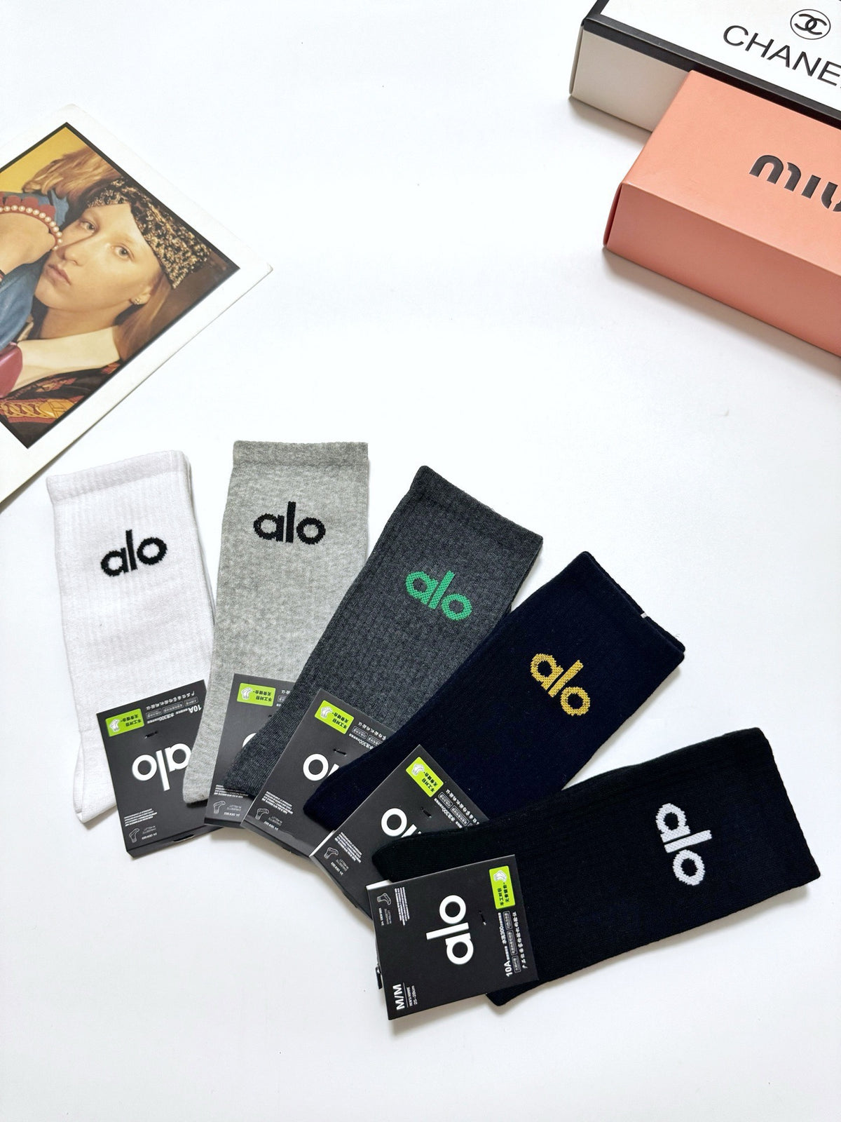 Alo Neutral Plain Small Wordmark Cuffs Crew Socks, image 10