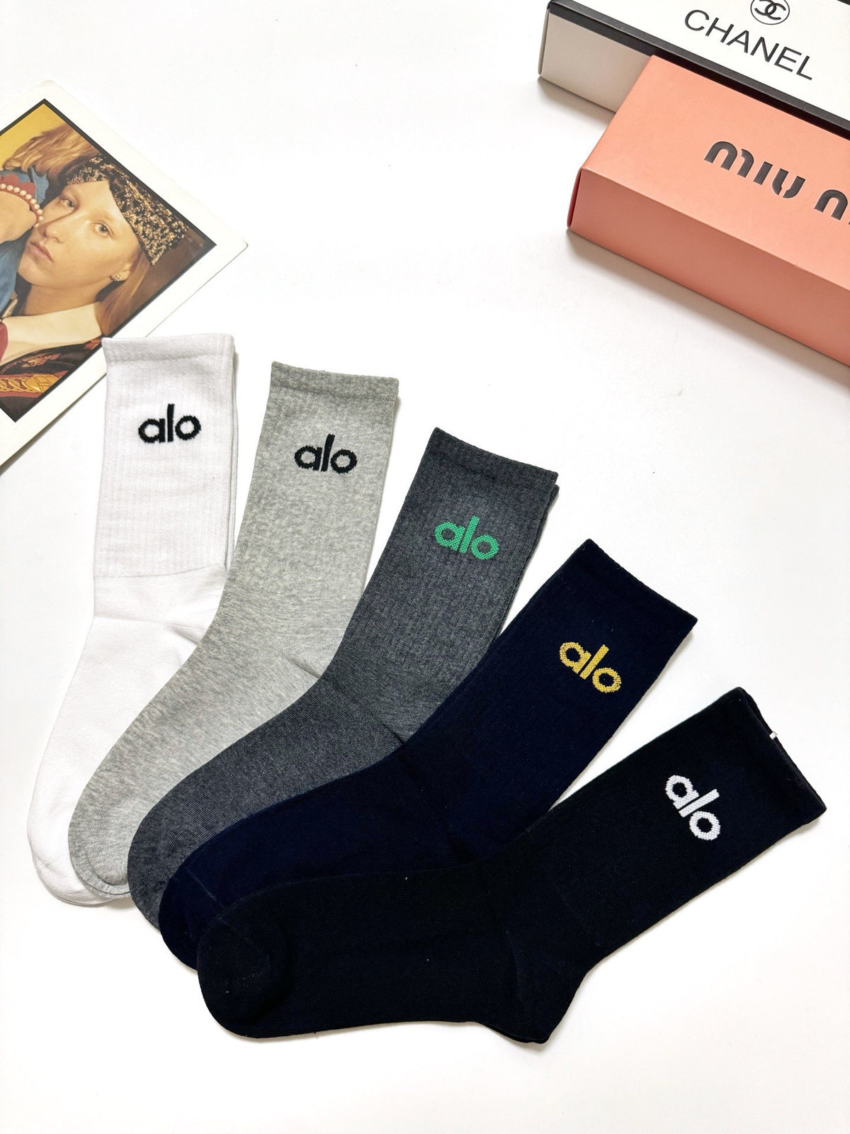 Alo Neutral Plain Small Wordmark Cuffs Crew Socks, image 5