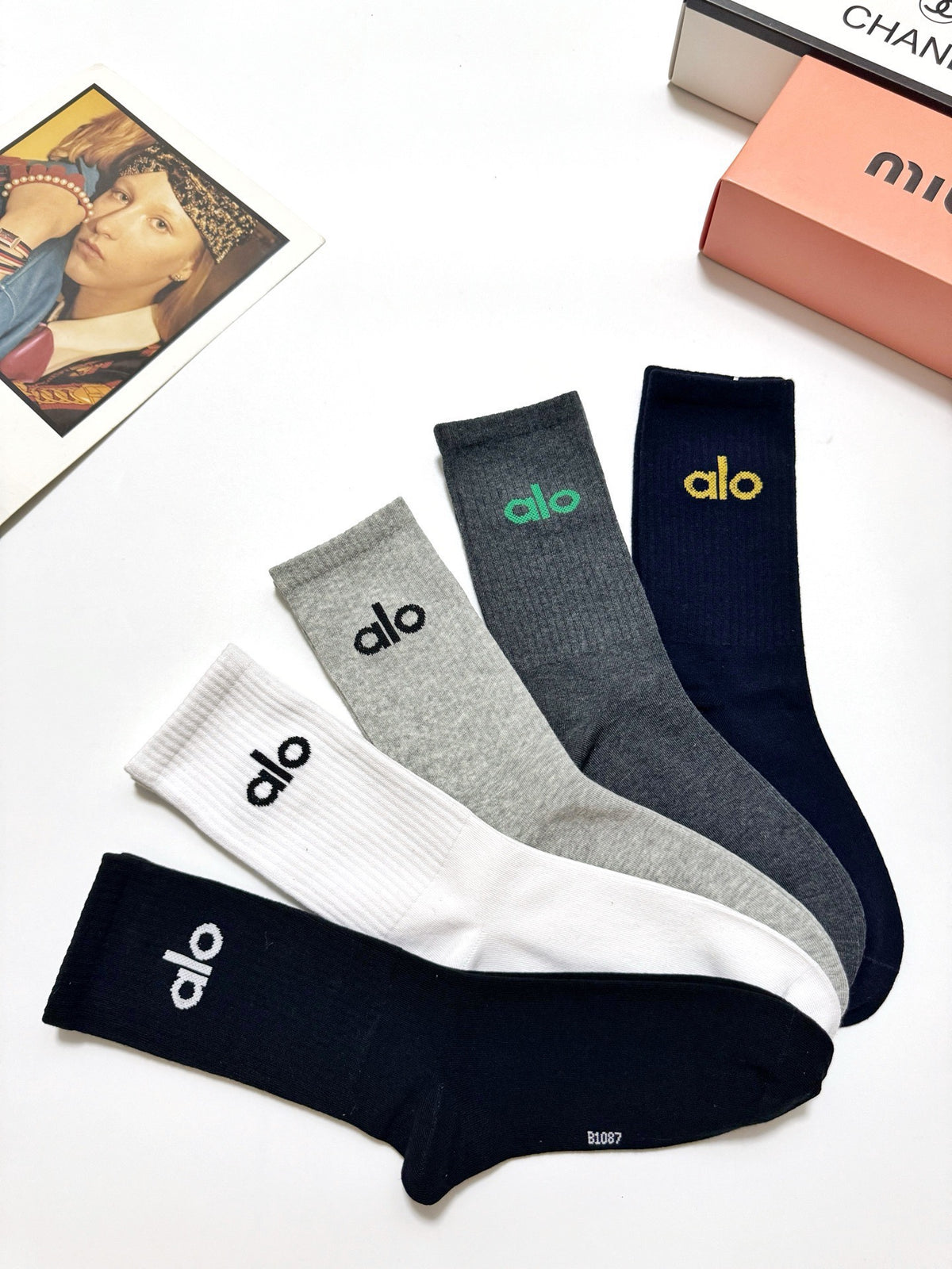 Alo Neutral Plain Small Wordmark Cuffs Crew Socks, image 9